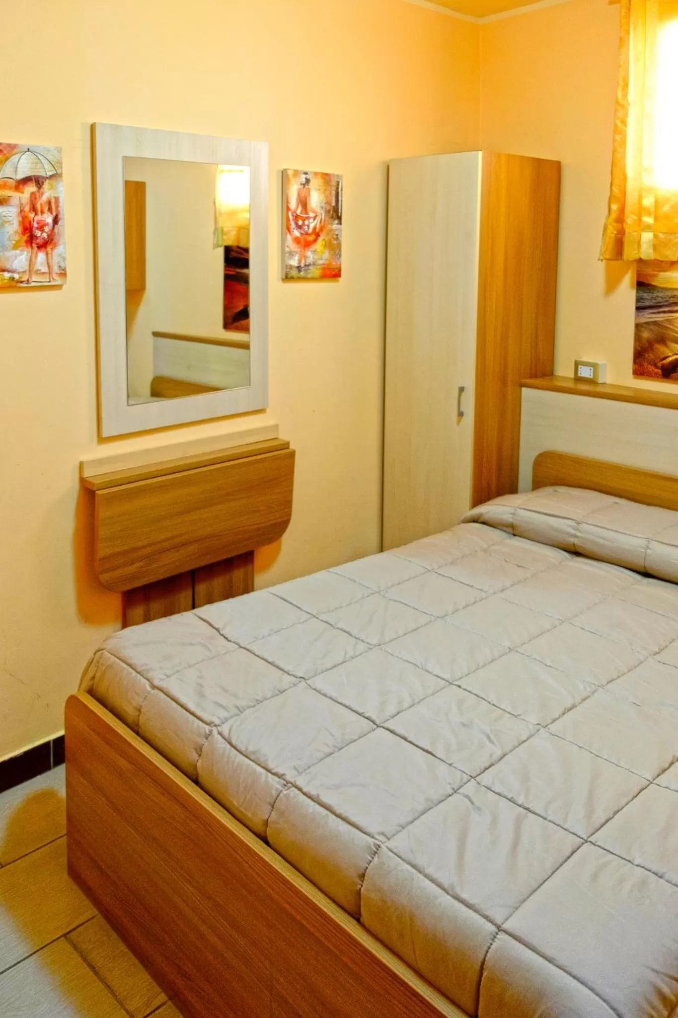 Decorative detail, Bed in Golden Dreams B&B