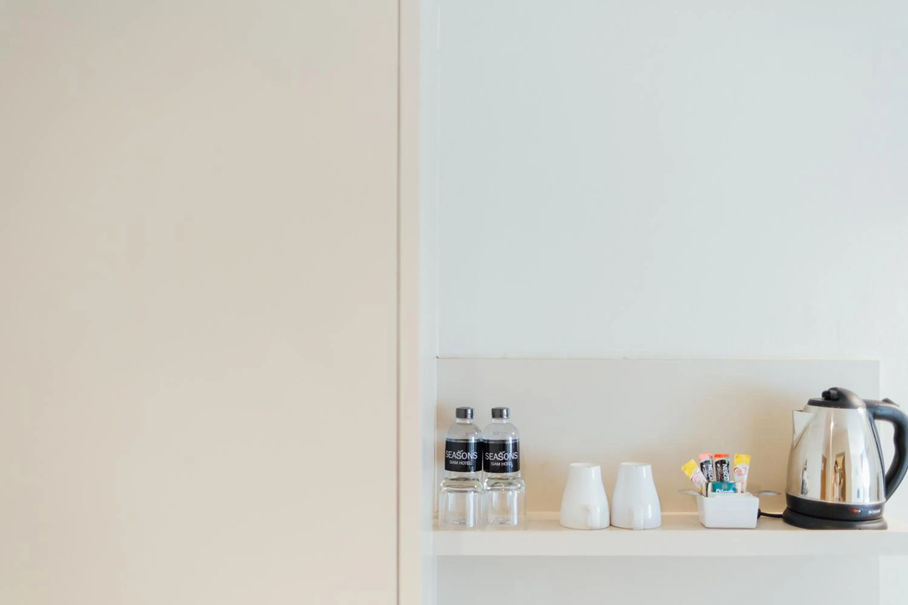 Coffee/tea facilities in Seasons Siam Hotel