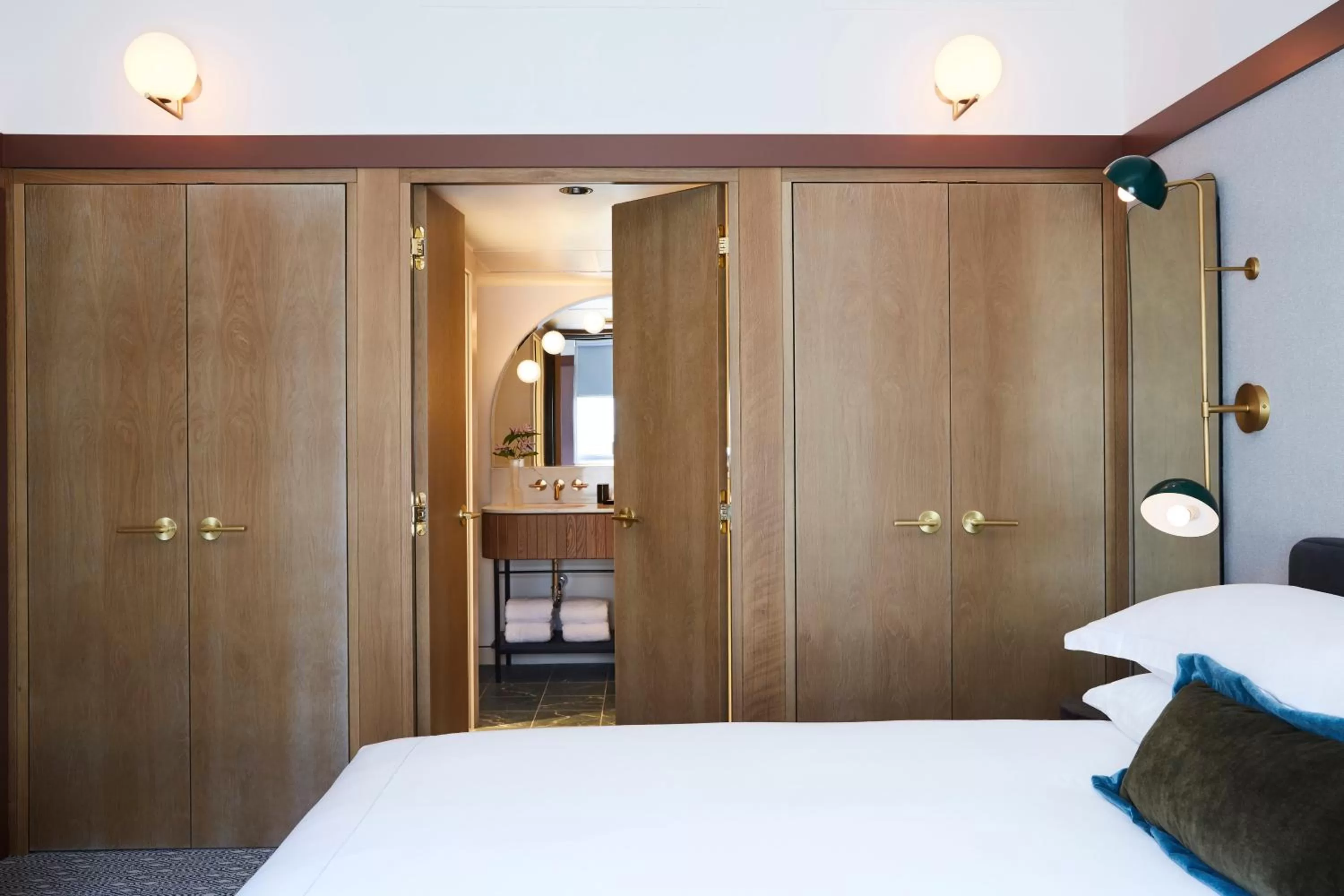 Photo of the whole room, Bed in Kimpton Saint George Hotel by IHG