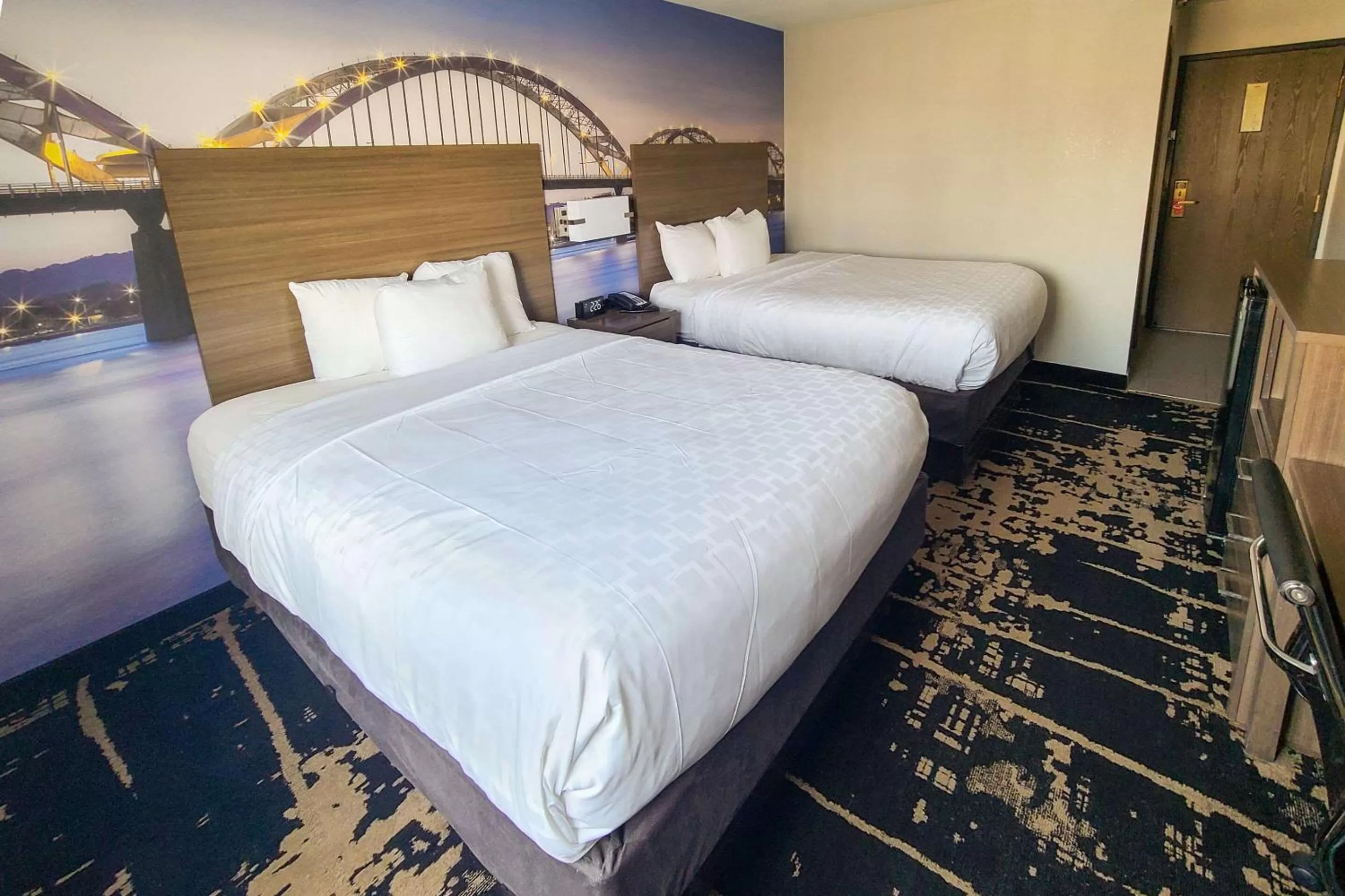 Queen Room with Two Queen Beds - Non-Smoking in Clarion Pointe Bettendorf - Quad Cities