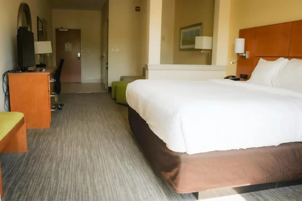 Bed in Comfort Suites Bossier City - Shreveport East