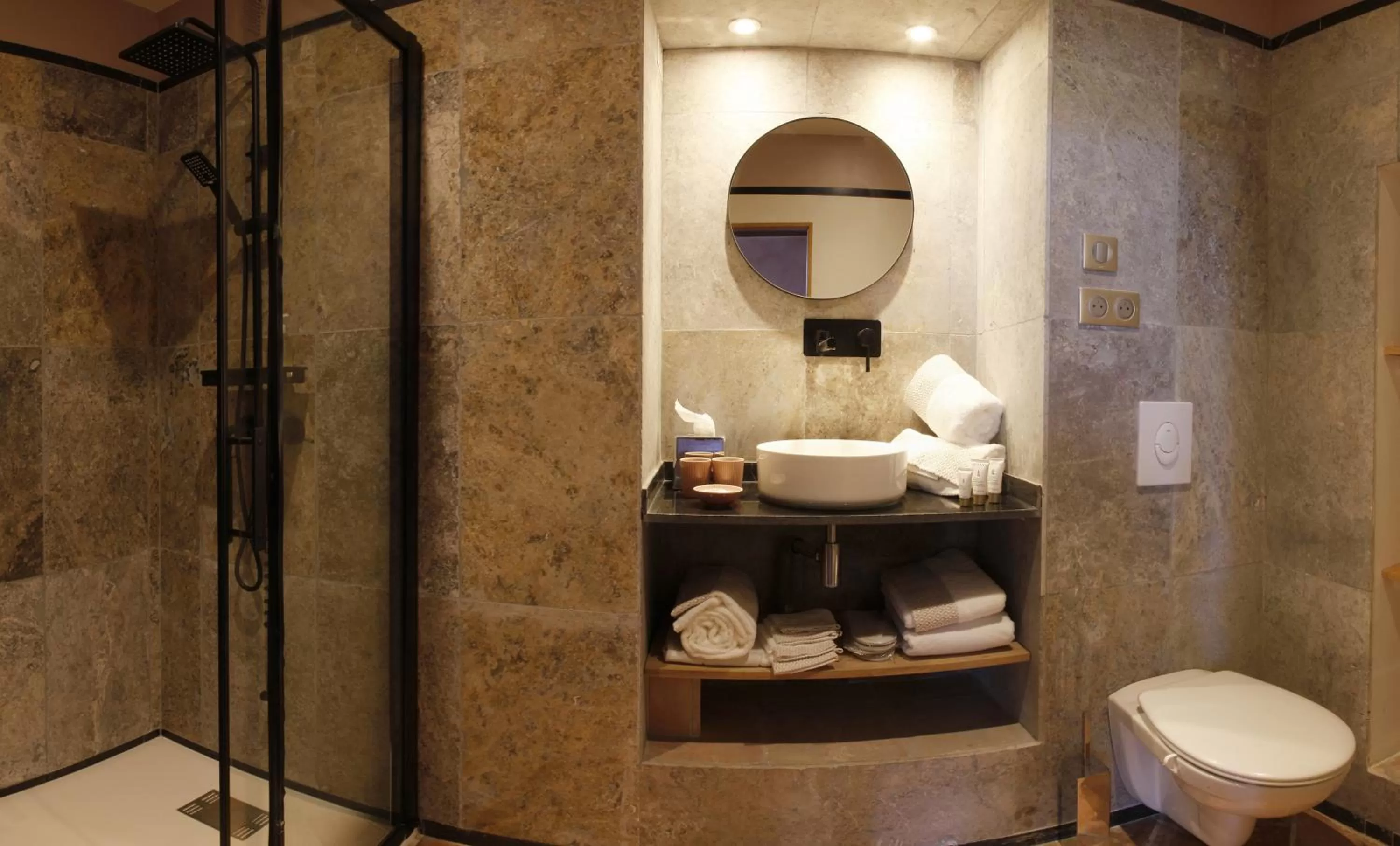 Bedroom, Bathroom in La Maison d'en Bas des Seigneurs