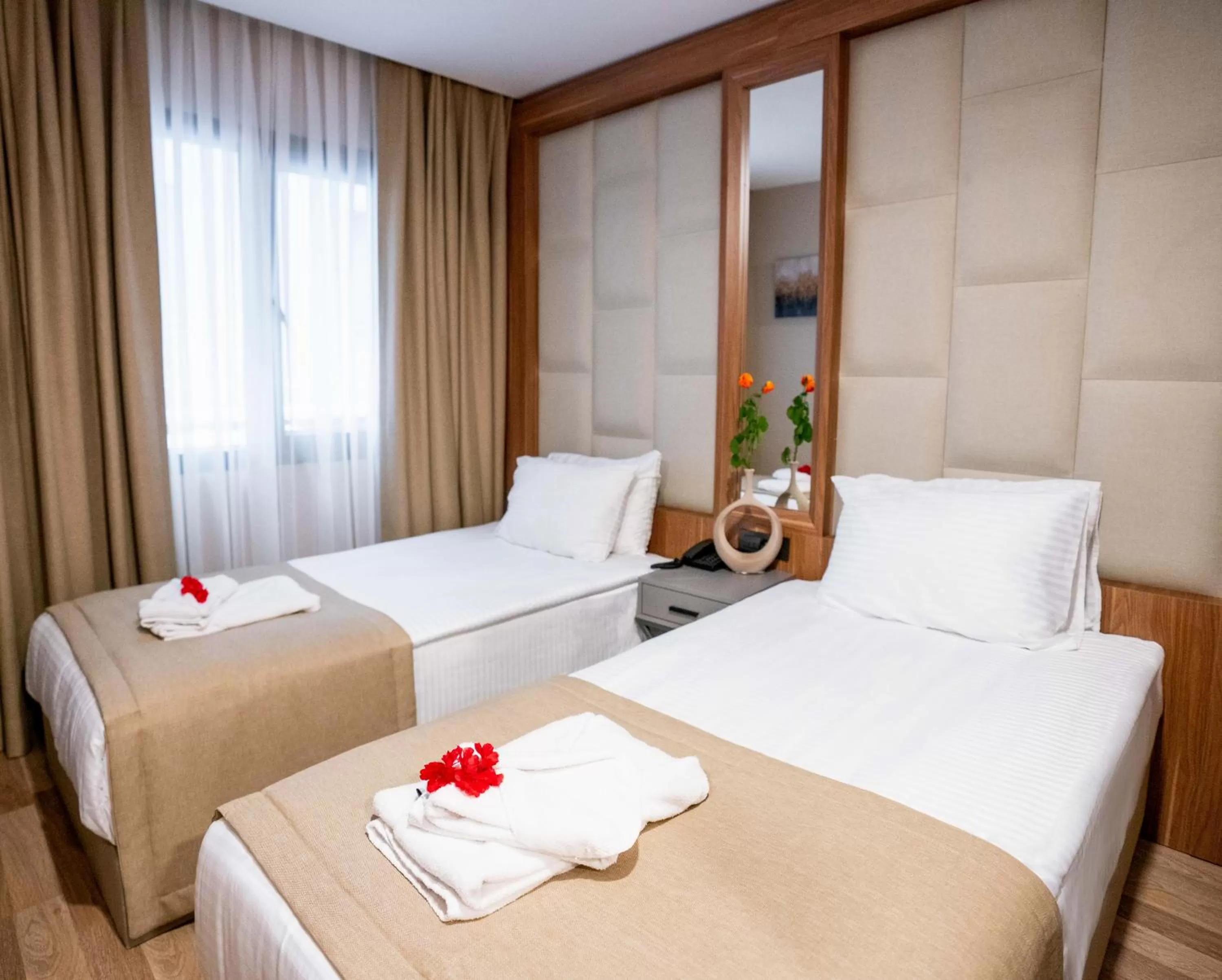 Photo of the whole room, Bed in Four Sides Taksim Lion Hotel&Spa