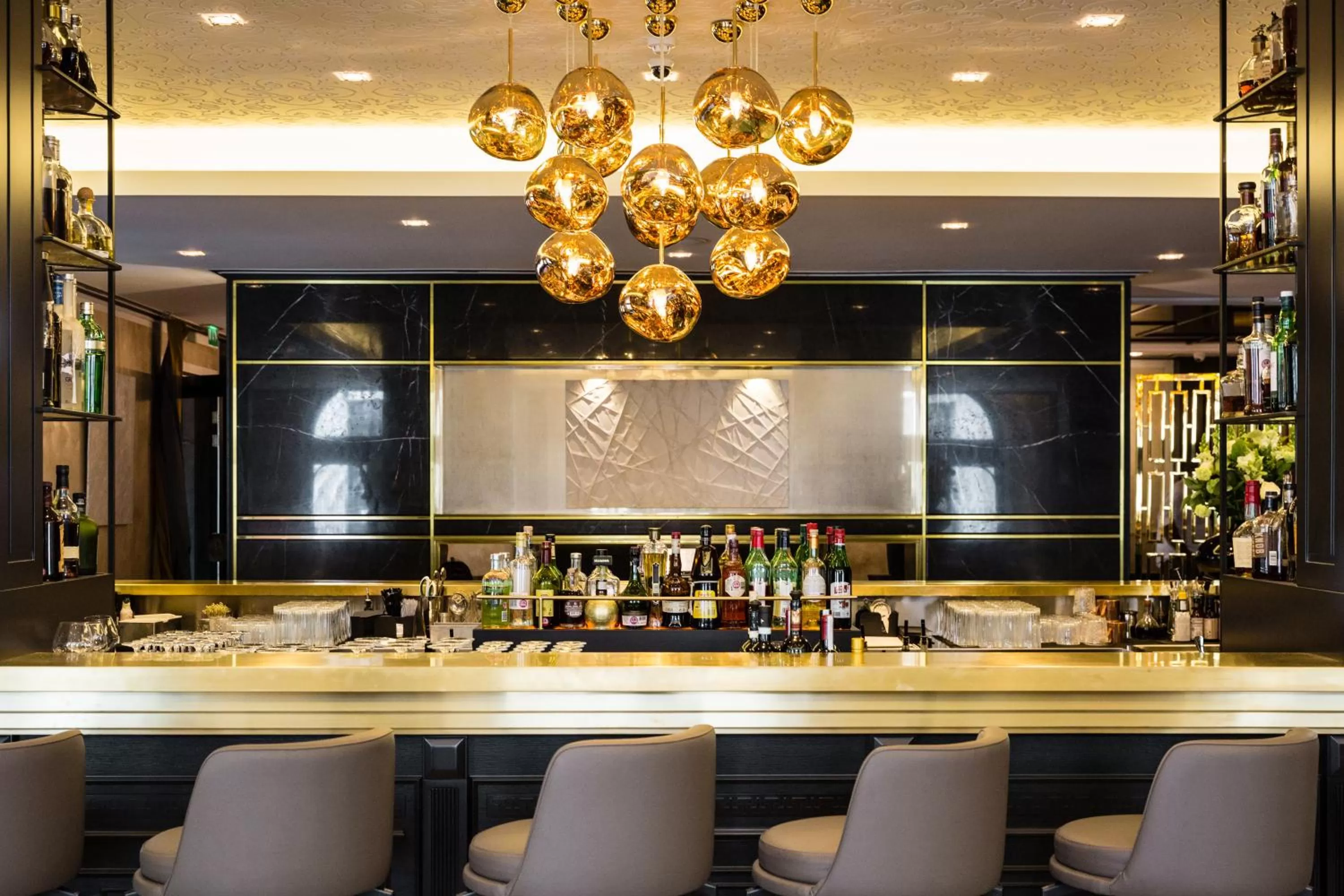 Restaurant/places to eat in 60 Hyde Park Gate Hotel