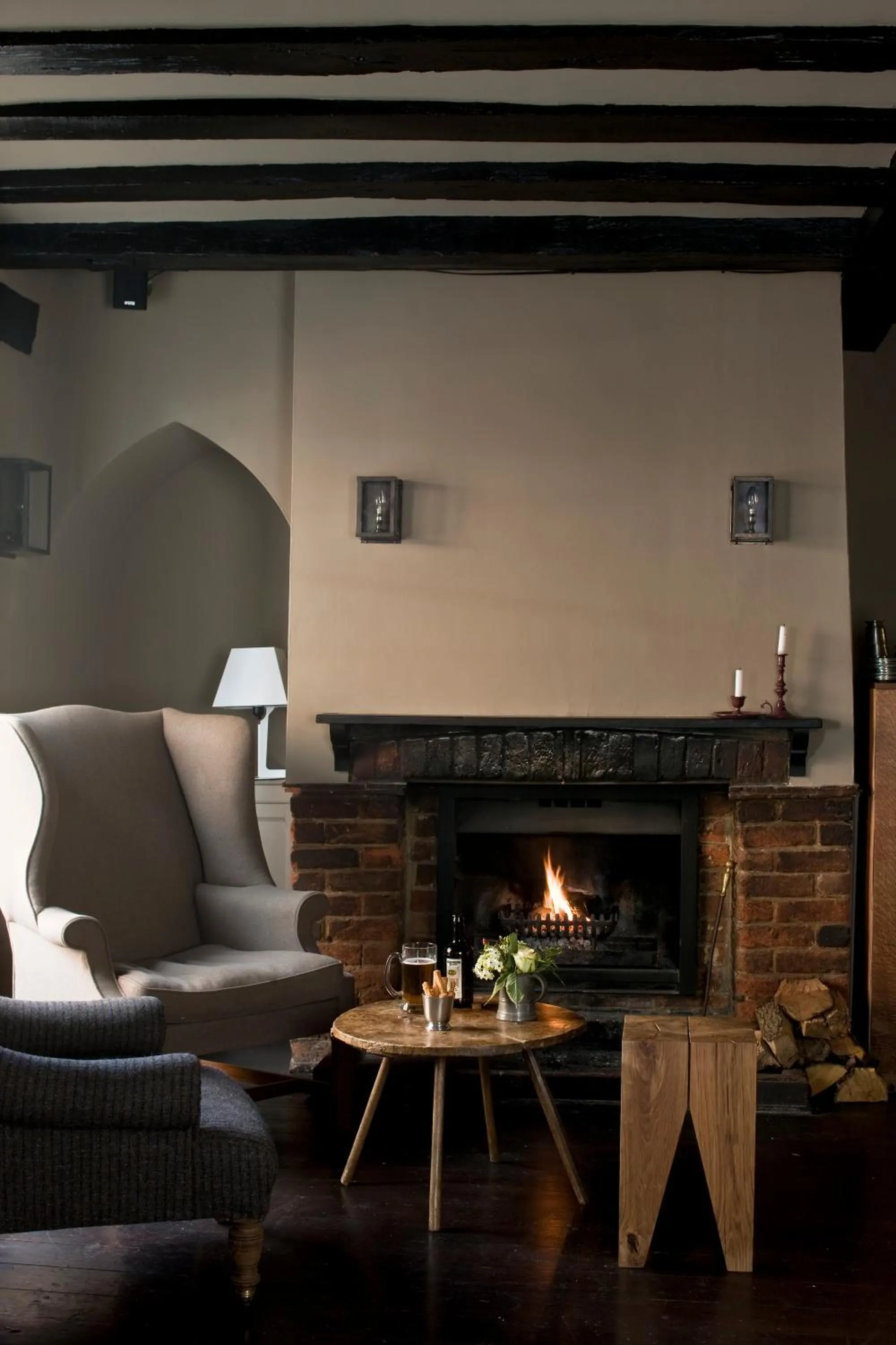 Living room in The Crown