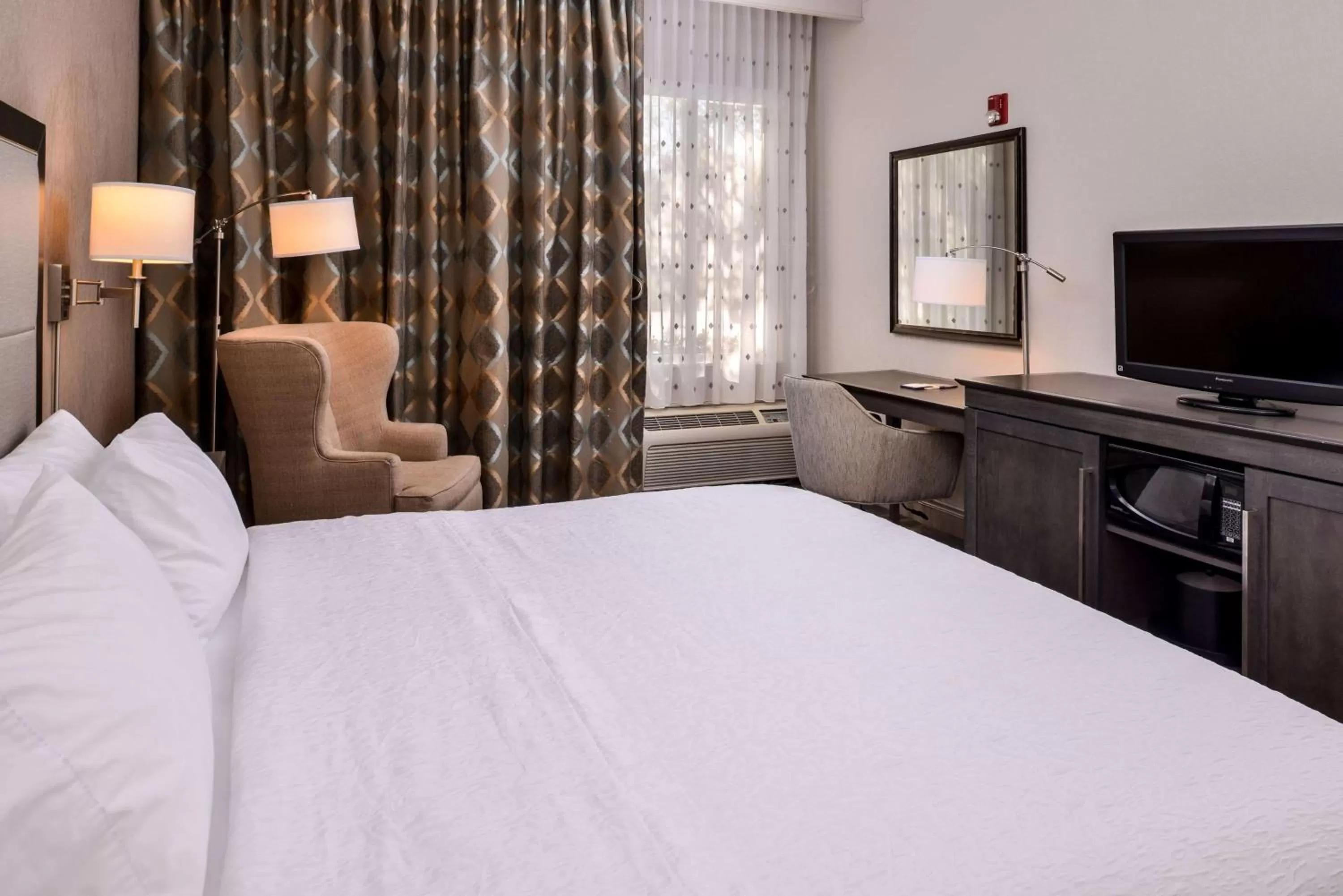 Bedroom, Bed in Hampton Inn Fort Lauderdale Plantation