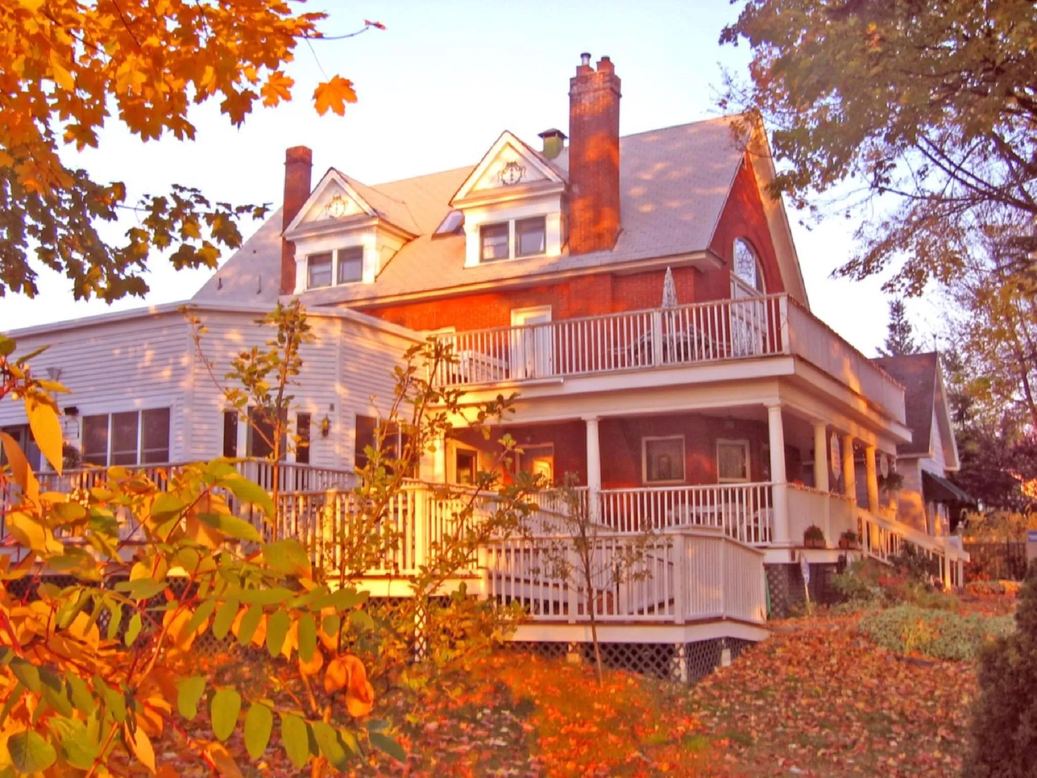 Facade/entrance in Greenbriar Inn