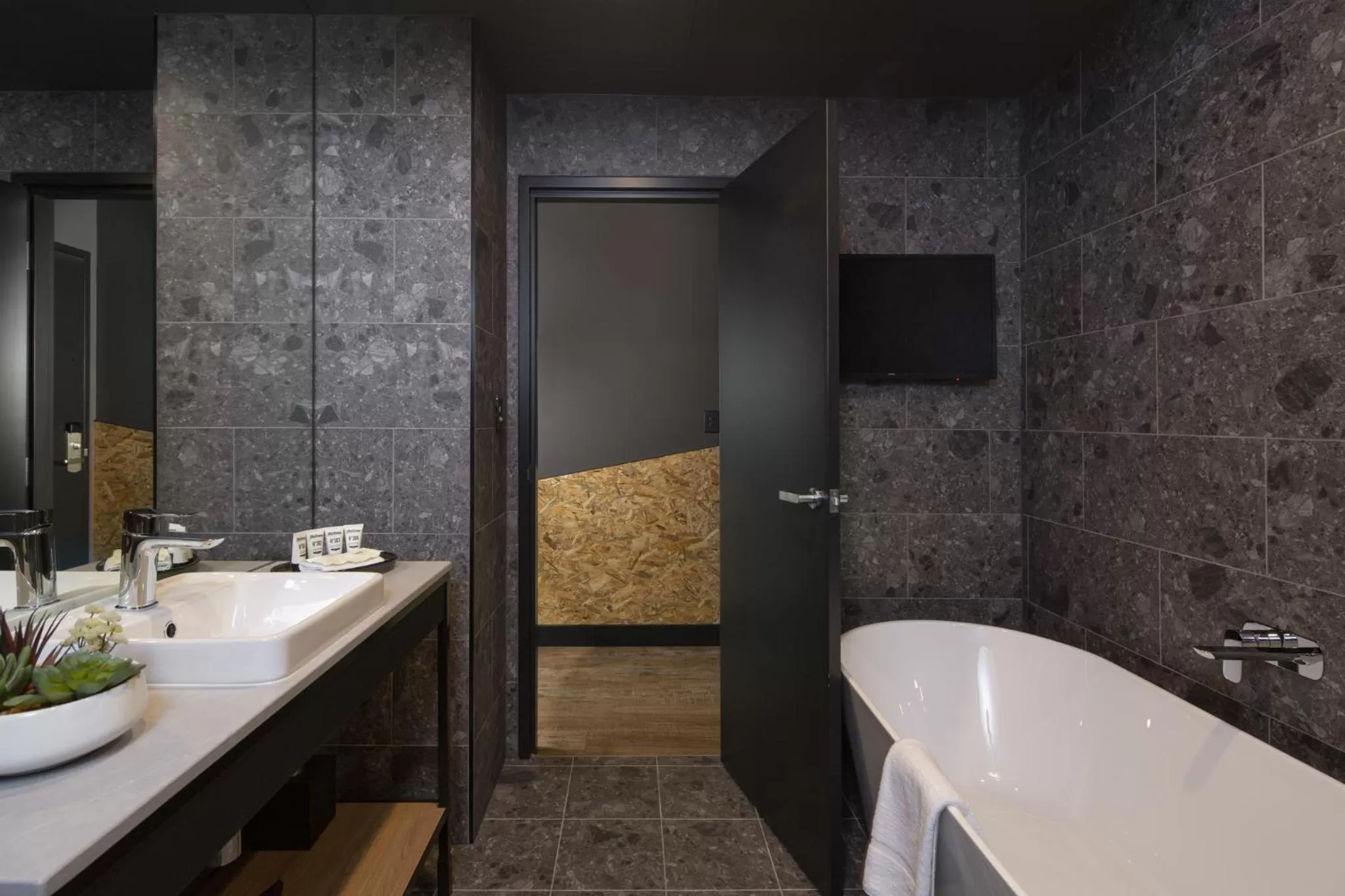 Bath in Marion Hotel