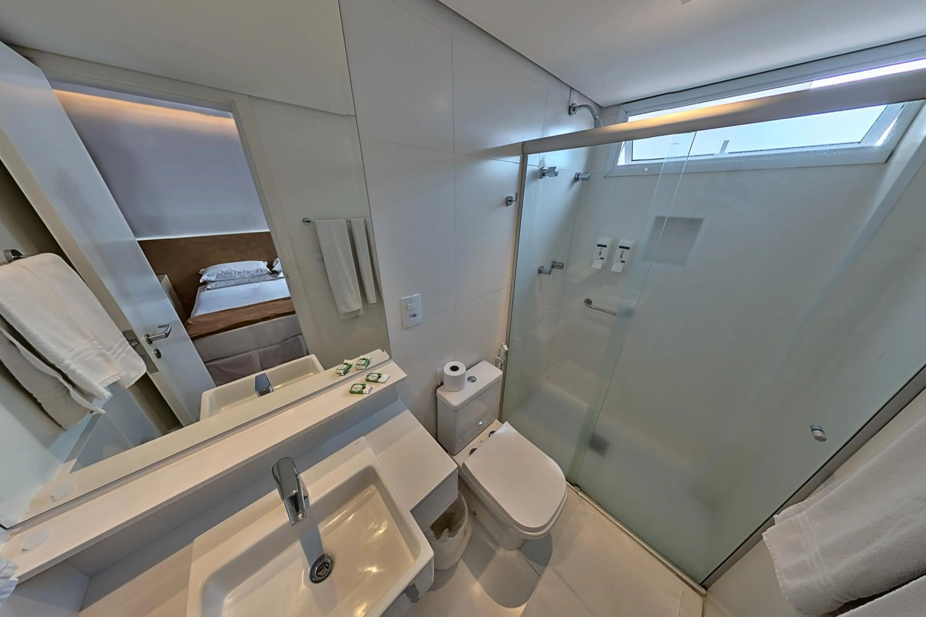 Shower in Hotel Shelton