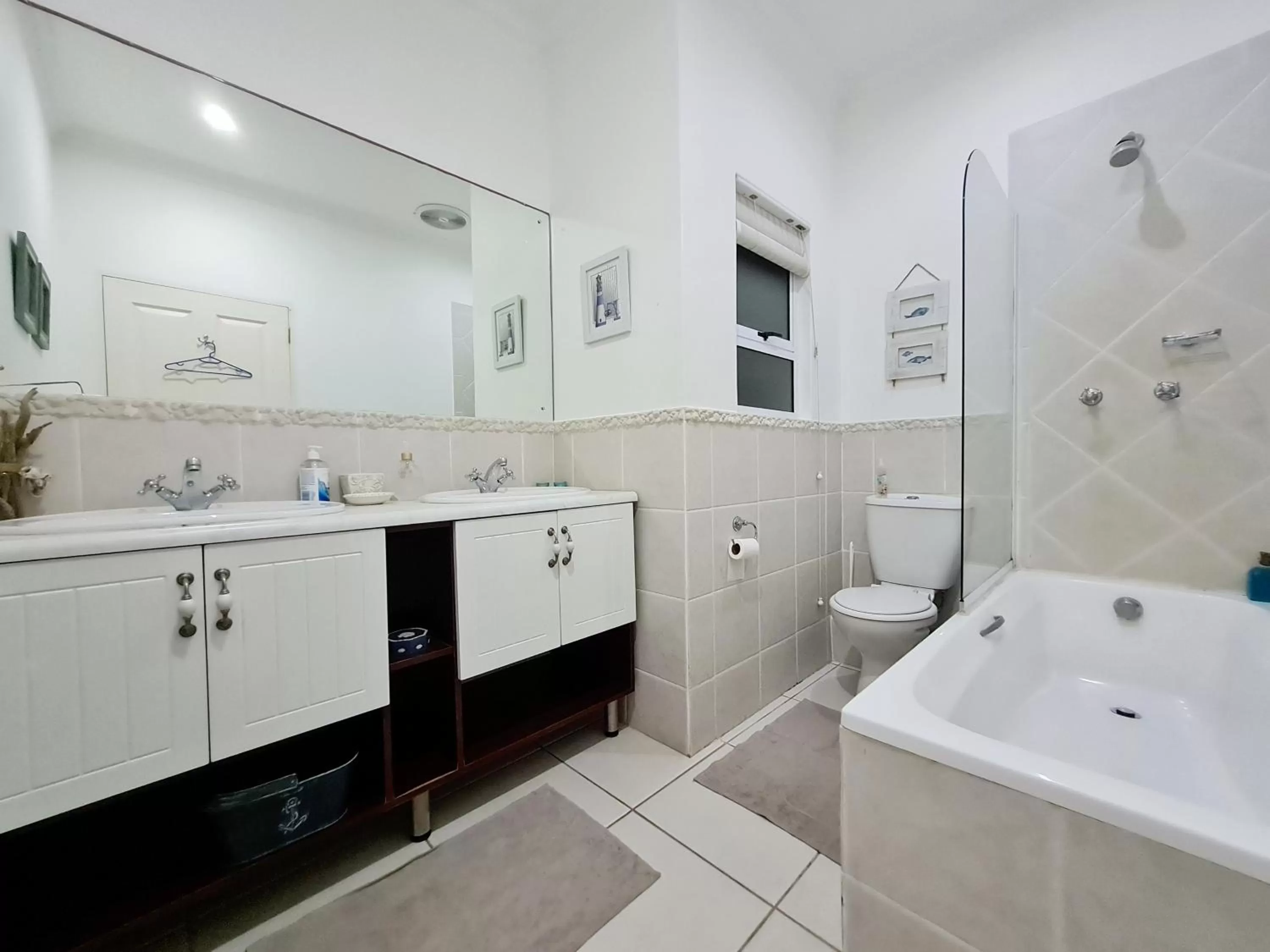 Shower, Bathroom in Shaka's Seat Guesthouse