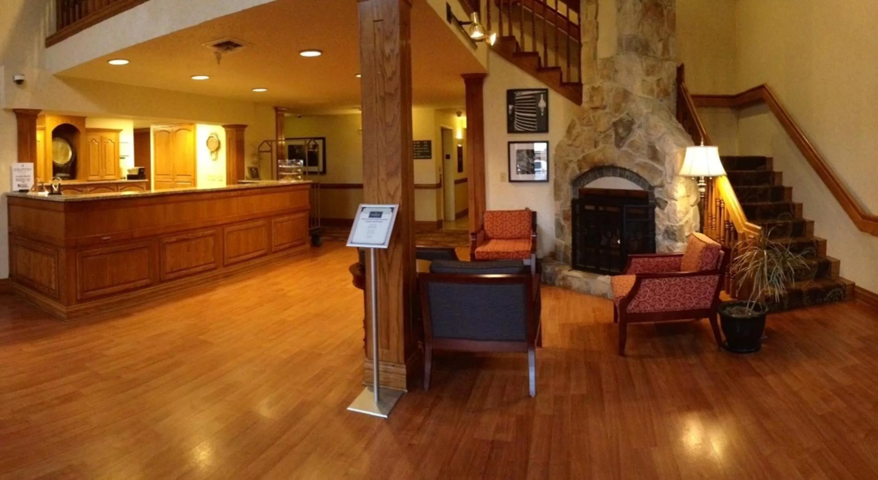 Lobby or reception in Country Inn & Suites by Radisson, Lincoln North Hotel and Conference Center, NE