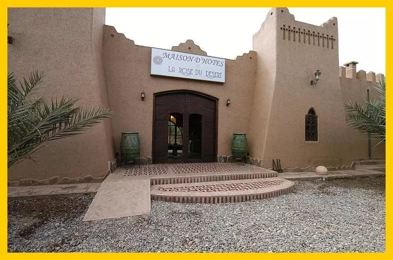 Facade/entrance in La Rose Du Desert