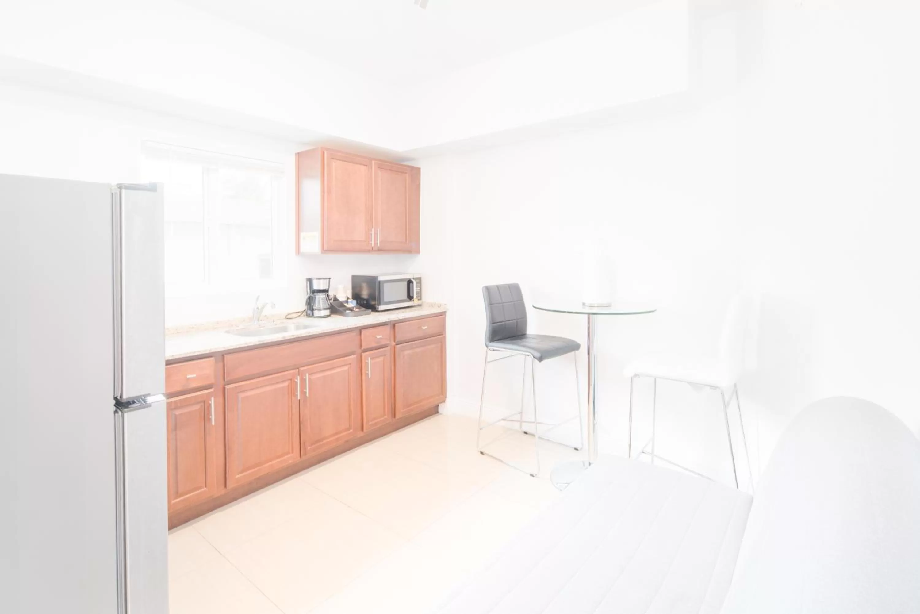 Kitchen or kitchenette, Kitchen/Kitchenette in The Donovan at Miami Beach