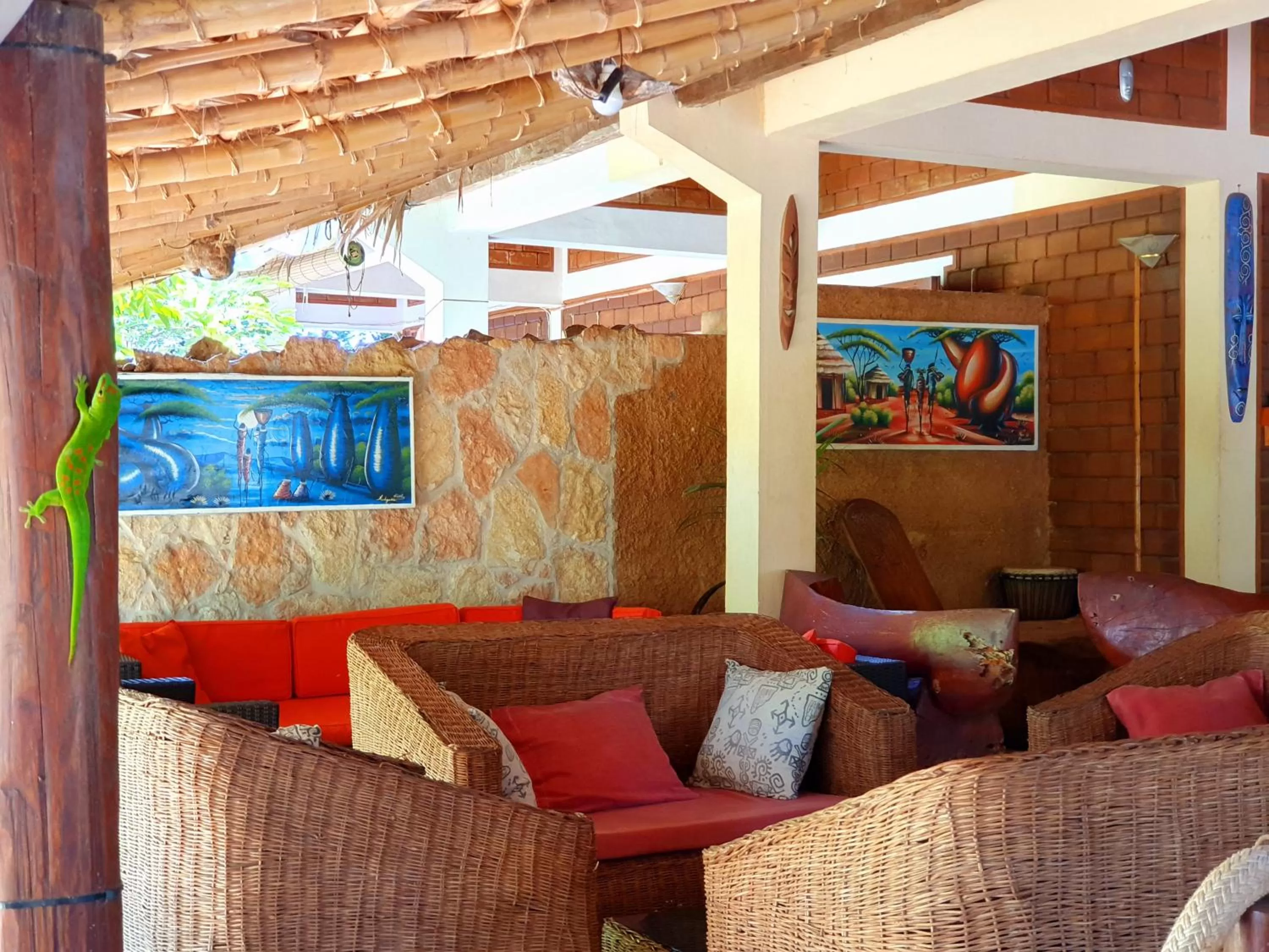 Lounge or bar in Hotel Lakana Ramena