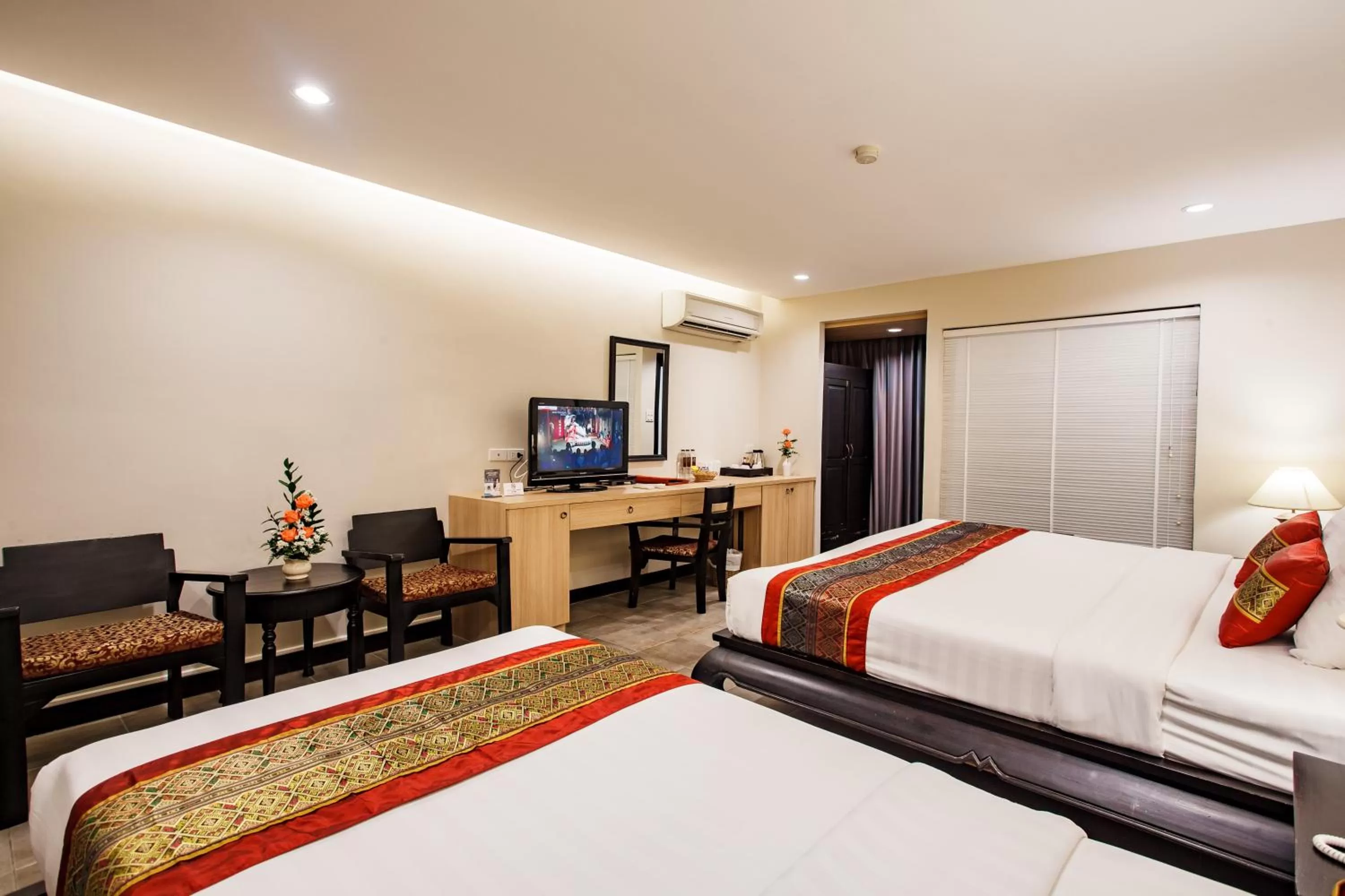 TV and multimedia, Bed in Raming Lodge Hotel