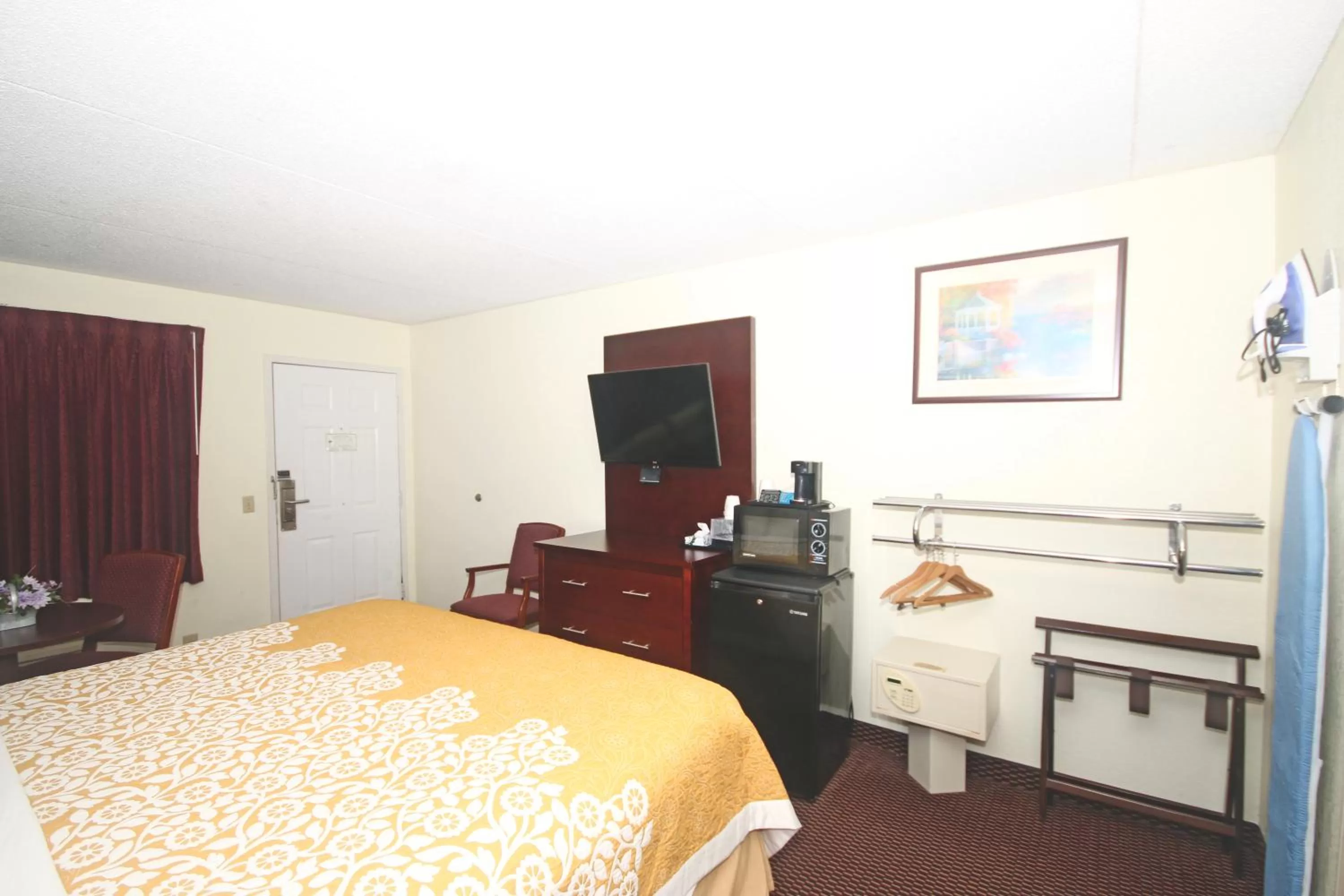 TV and multimedia, Bed in Hamilton Inn Jonesville I-77