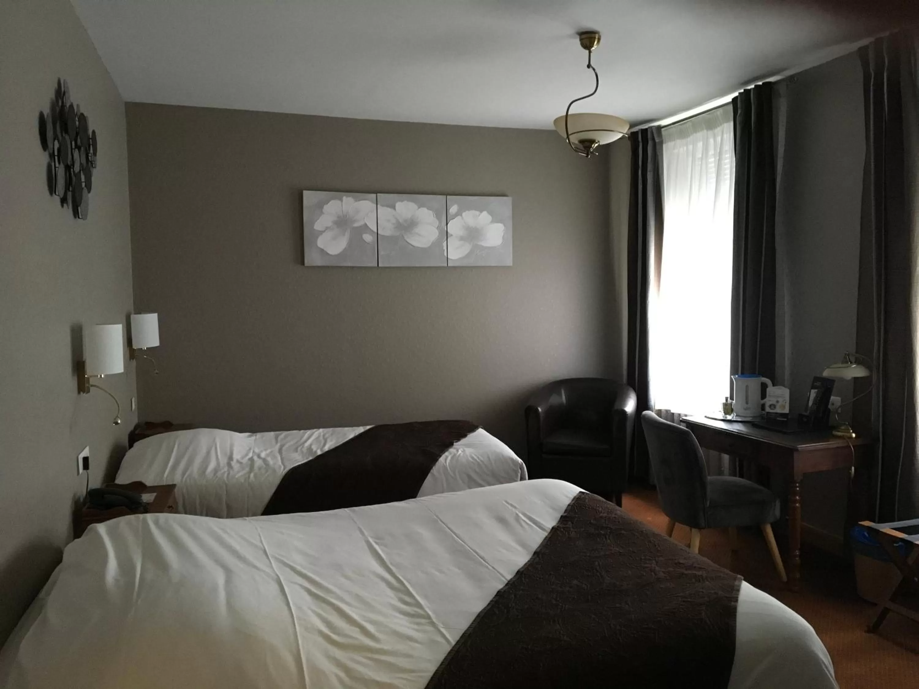 Photo of the whole room, Bed in Hôtel & Appartements Le Florence