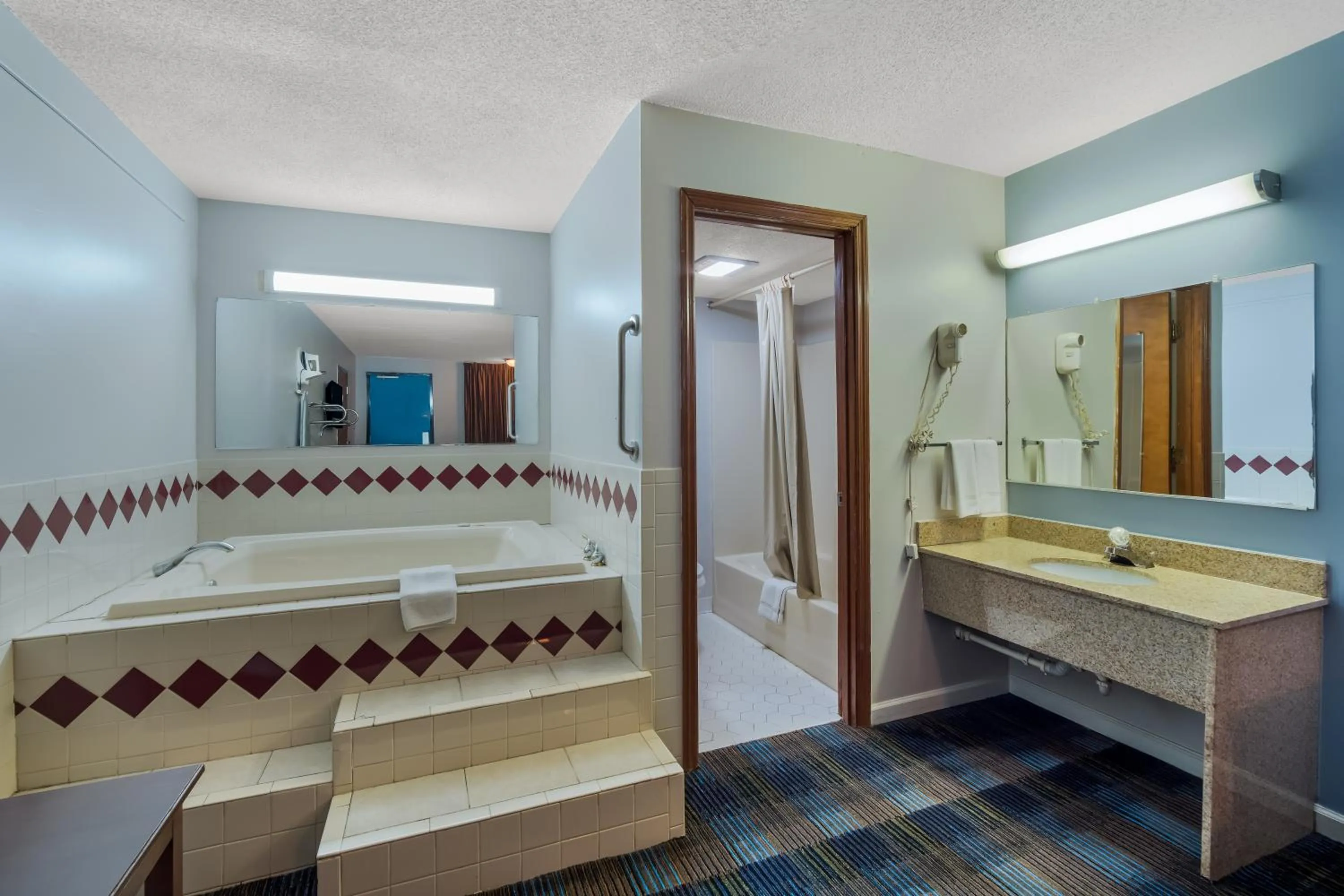 Bathroom in Rodeway Inn Augusta West - Fort Gordon