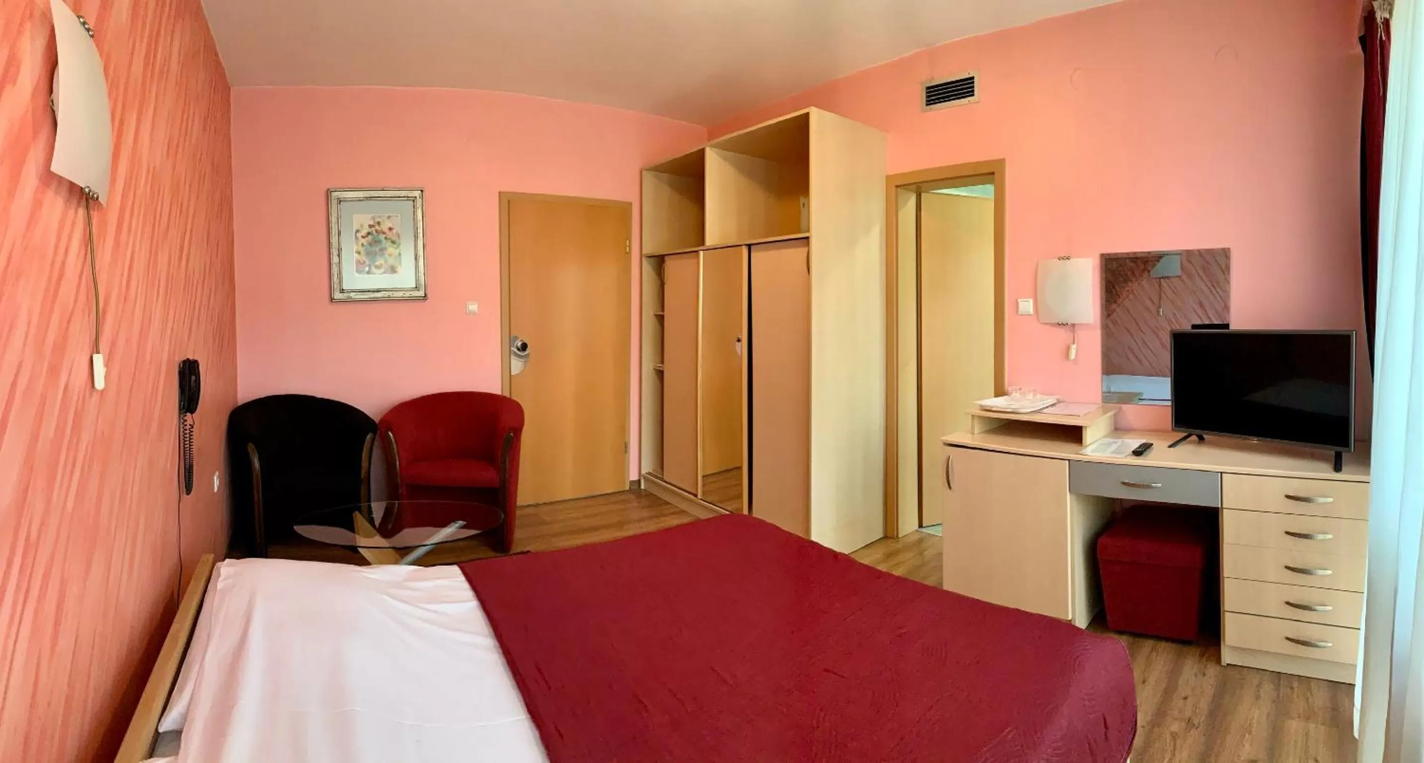 TV/Entertainment Center in Hotel Brkic