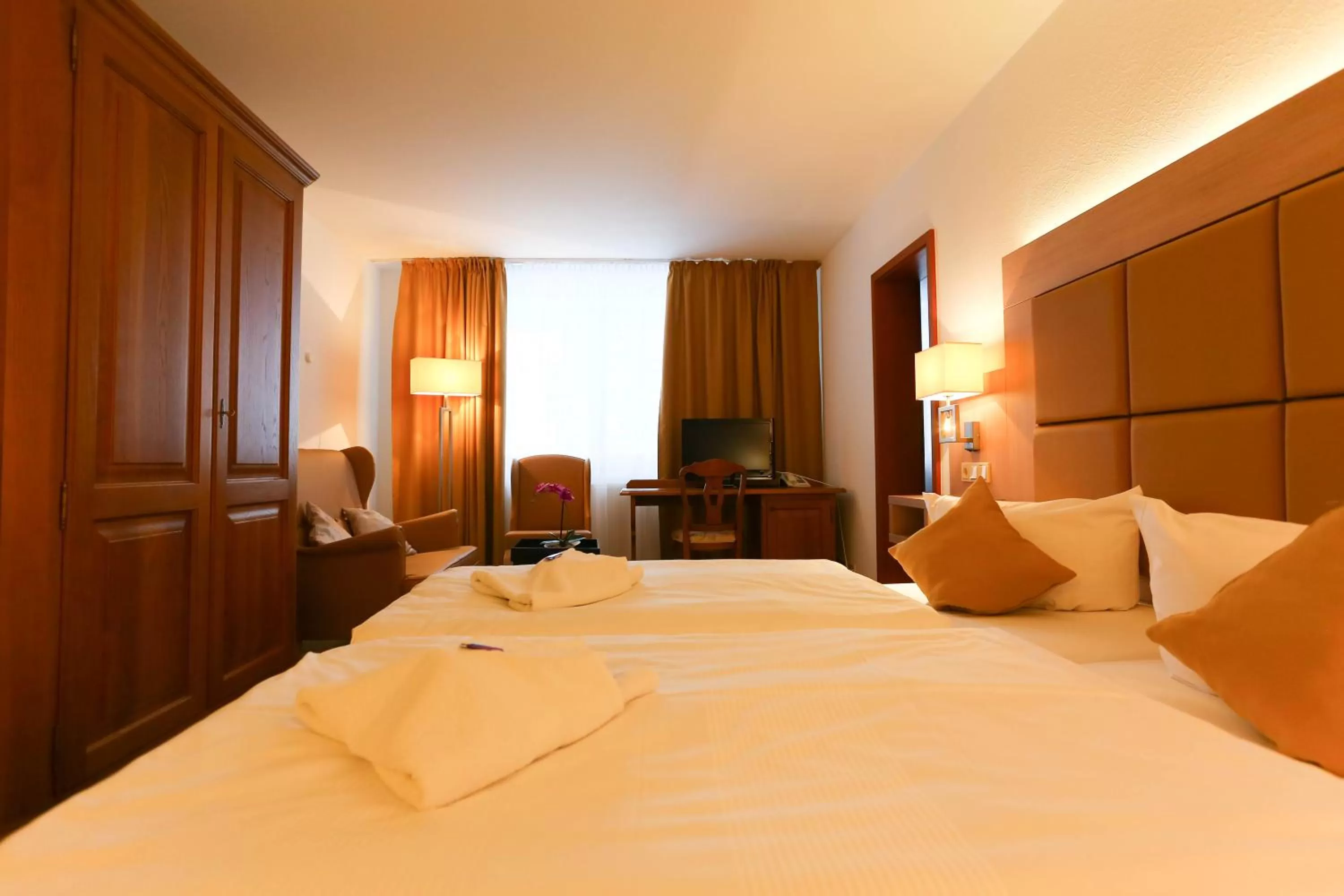 Property building, Bed in Parkhotel Forsthaus