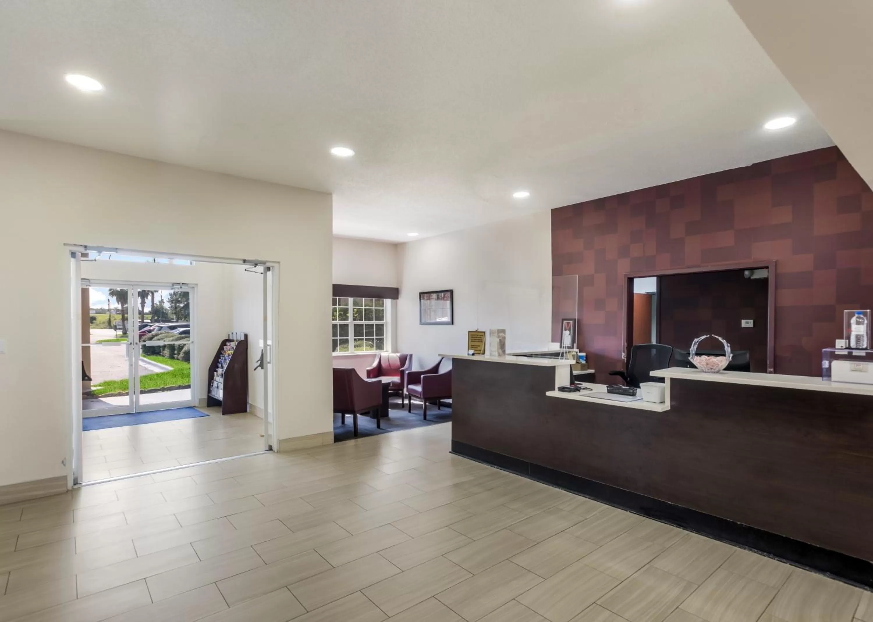 Lobby or reception in Red Roof Inn PLUS+ & Suites Savannah – I-95