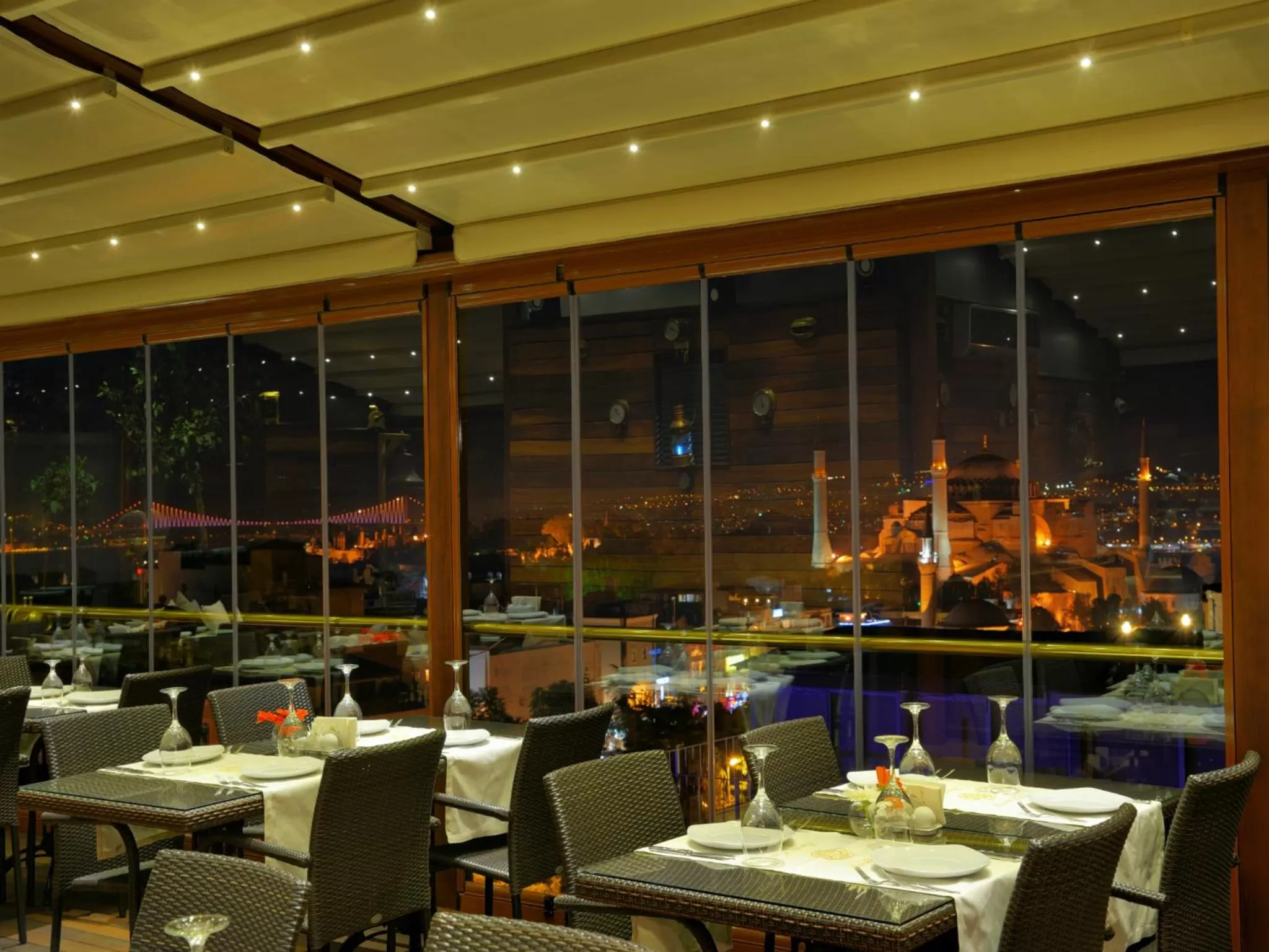 Restaurant/places to eat in Burckin Hotel