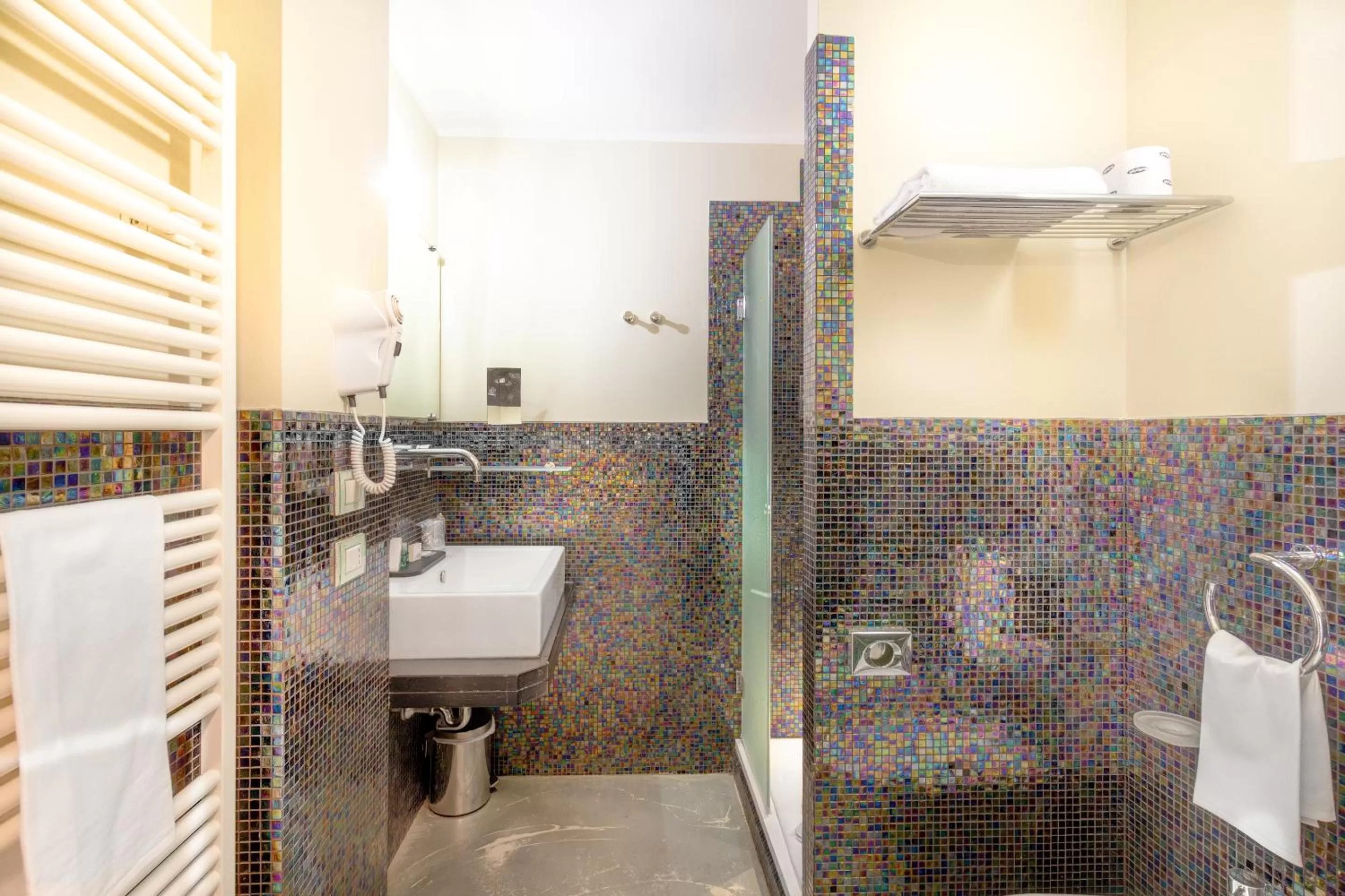 Shower in Il Convento Dei Fiori Di Seta