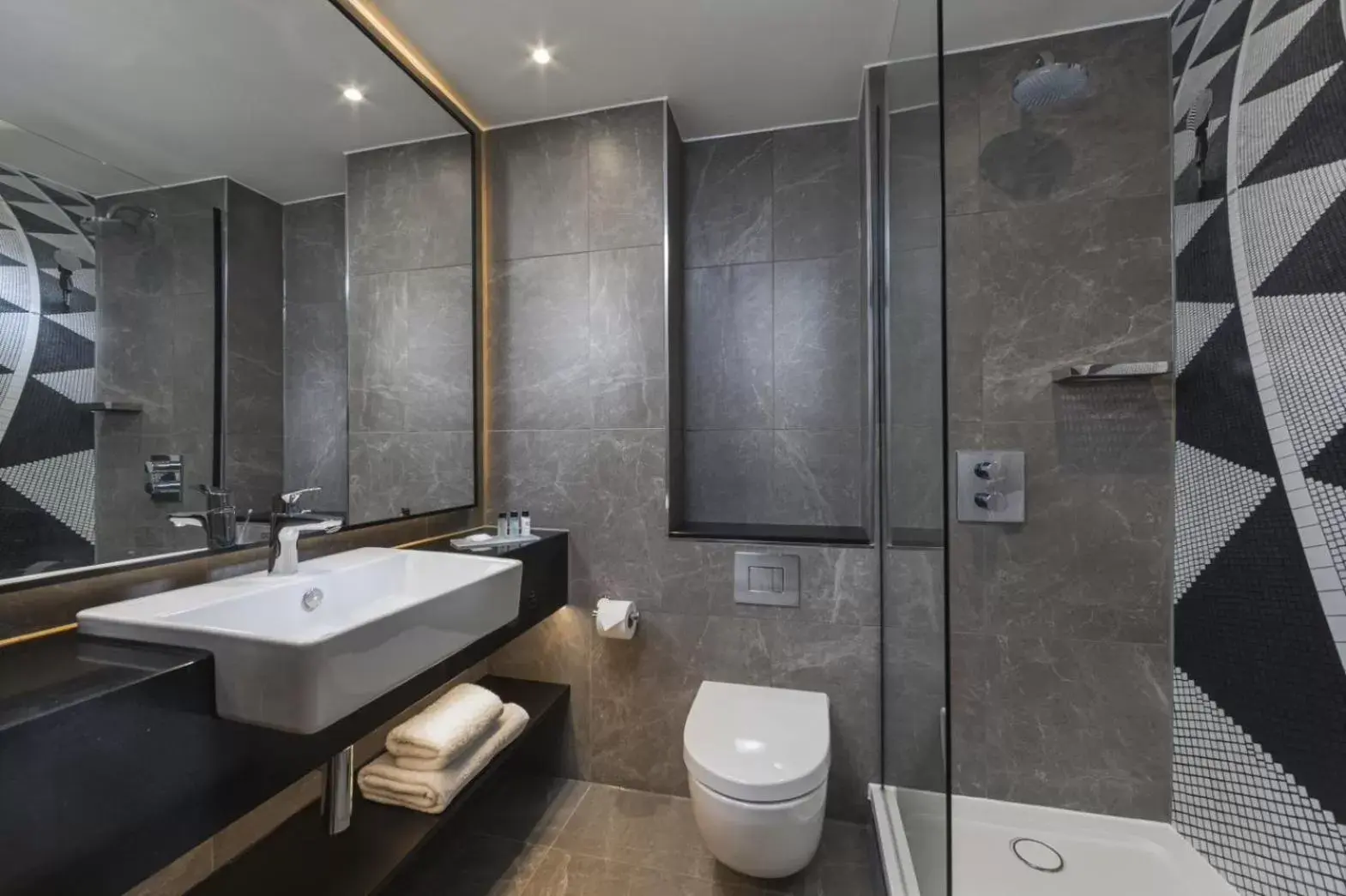 Standard King Room in The Queens Hotel Standard King Room in The Queens Hotel