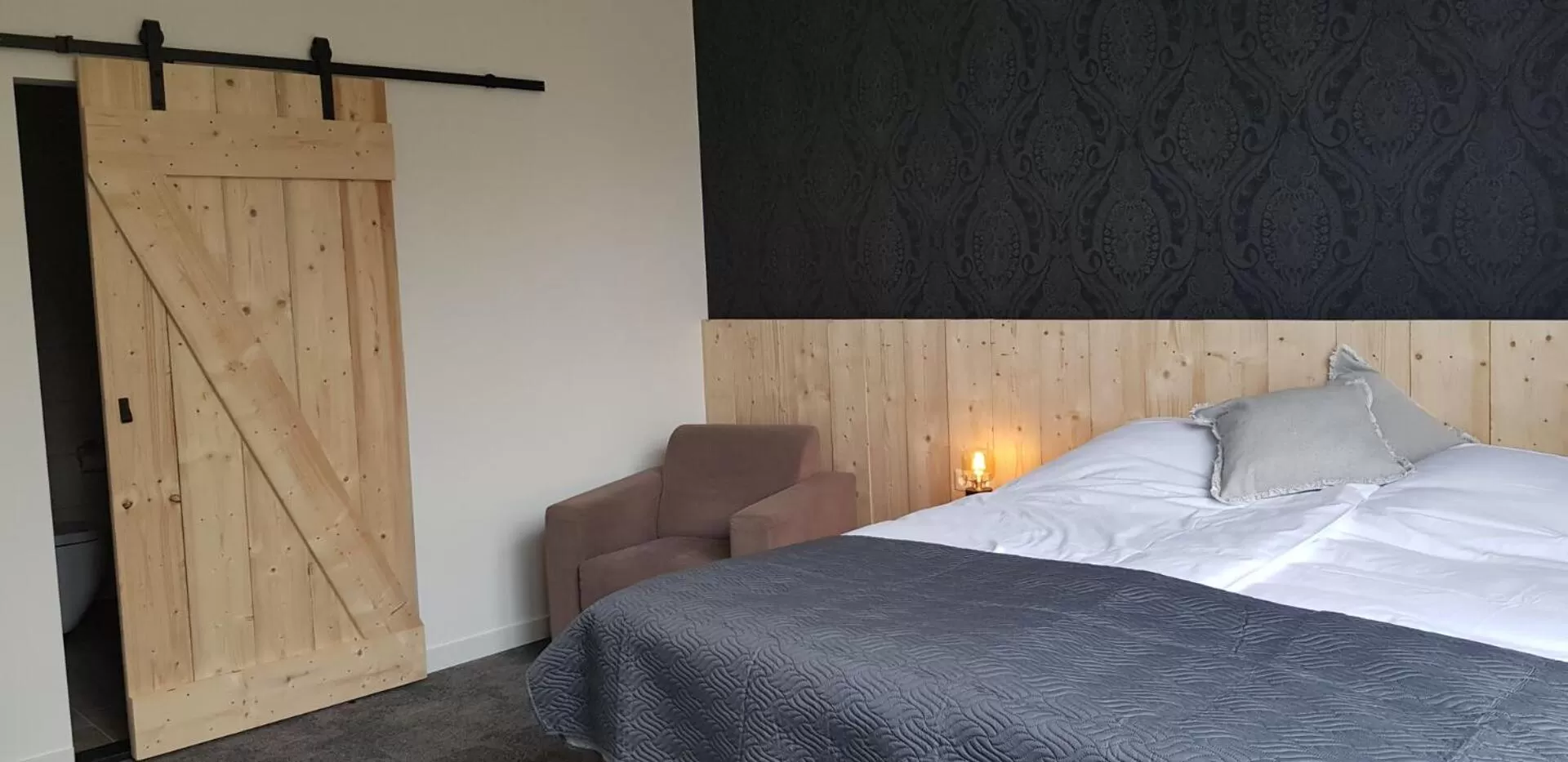 Bed in B&B de Wilhelminaschool