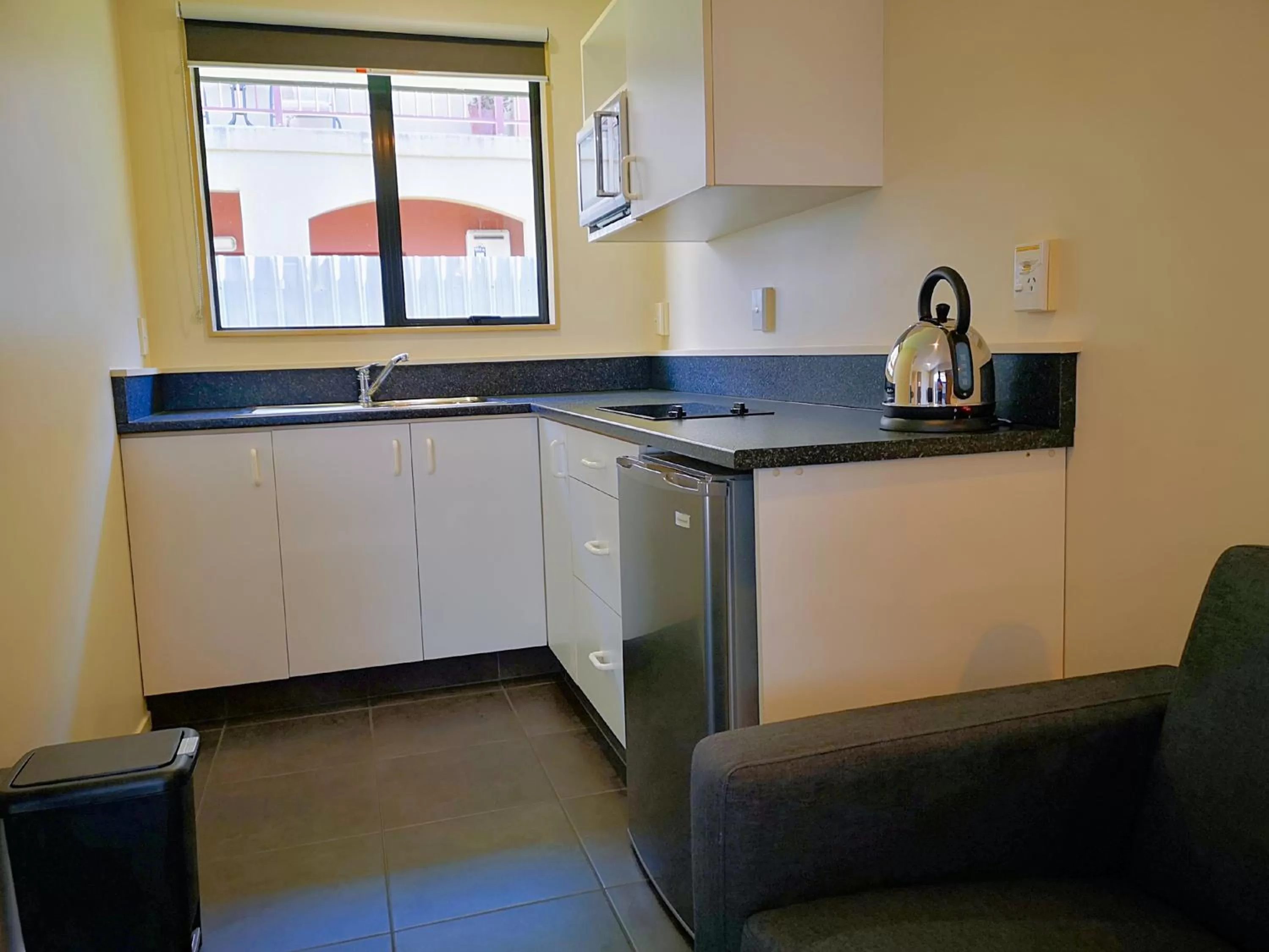 Kitchen or kitchenette in Aston Court Motel