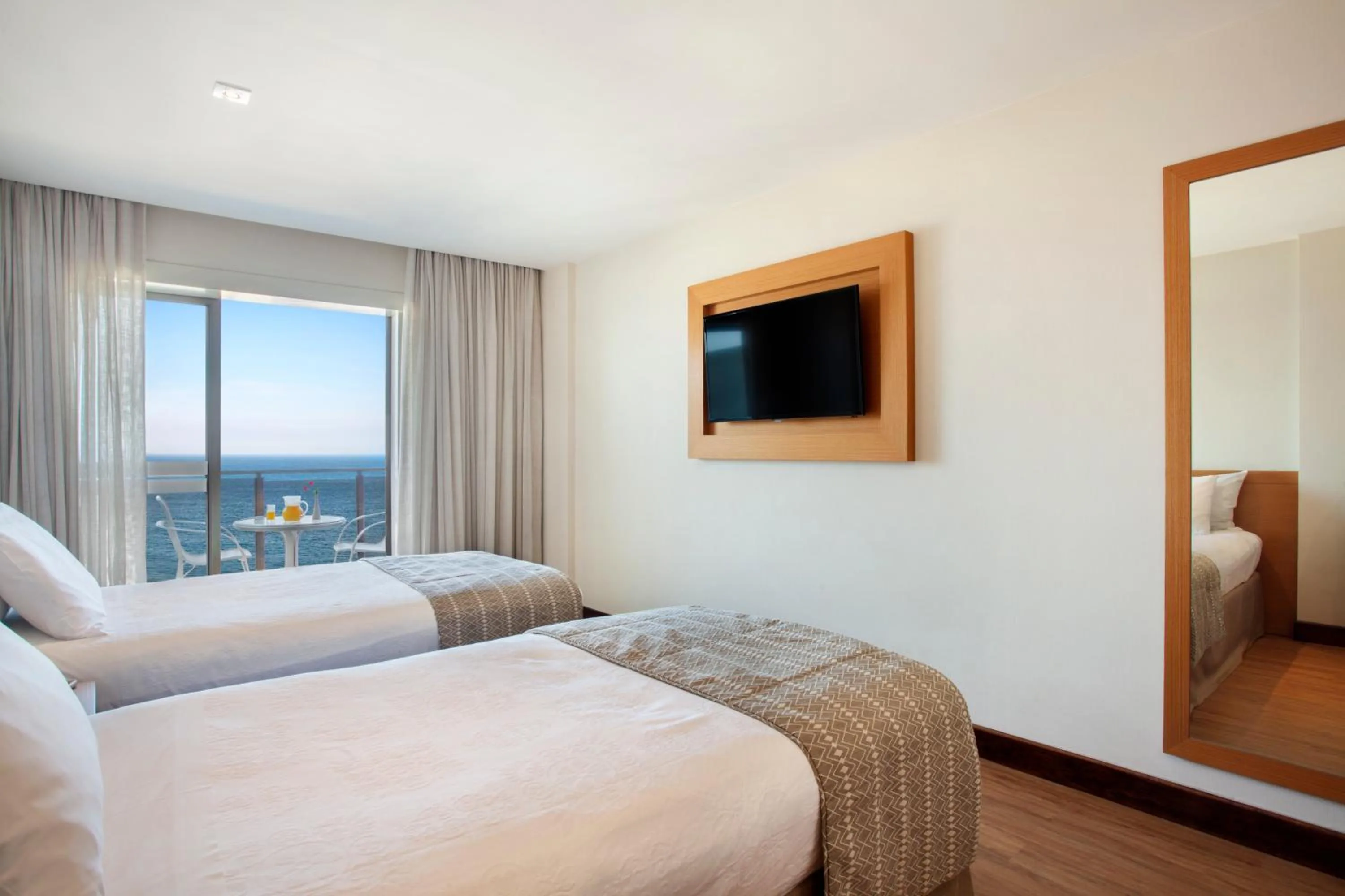 TV and multimedia, Bed in Windsor Palace Copacabana