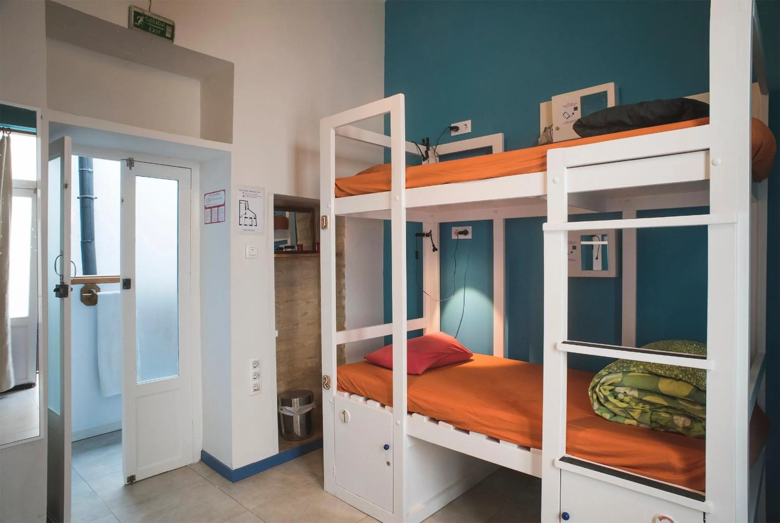 Bed in 4-Bed Mixed Dormitory Room with Private External Bathroom in Casa Caracol