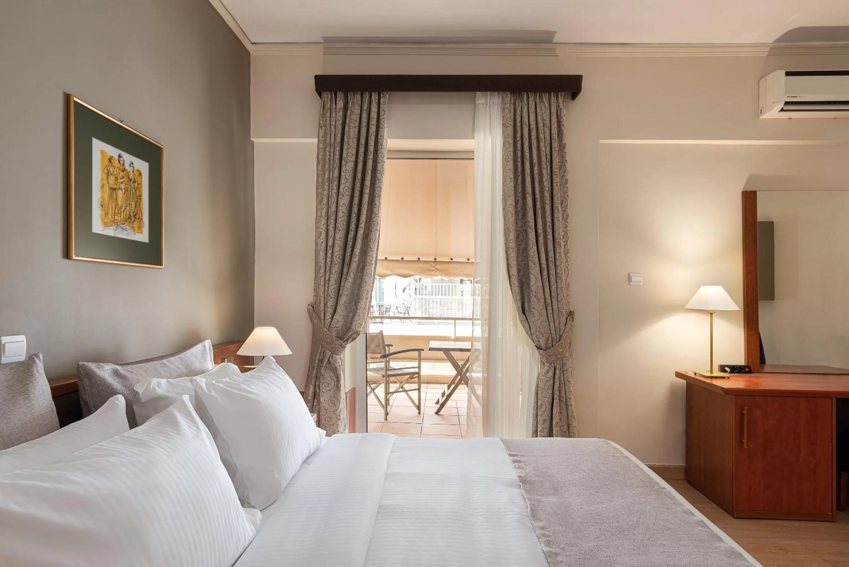 Bed in Acropolis Select