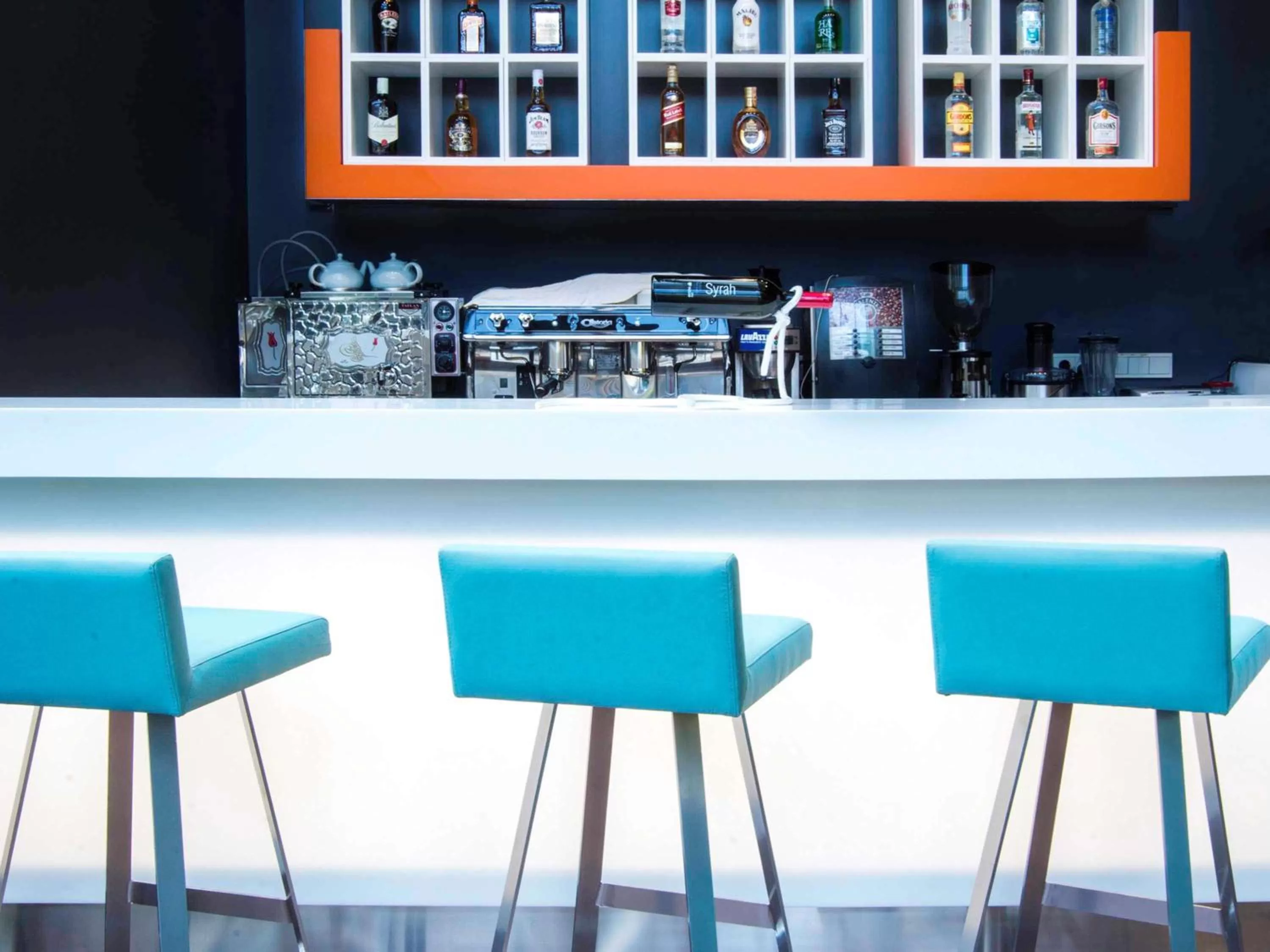 Lounge or bar in The Elysium Styles Taksim