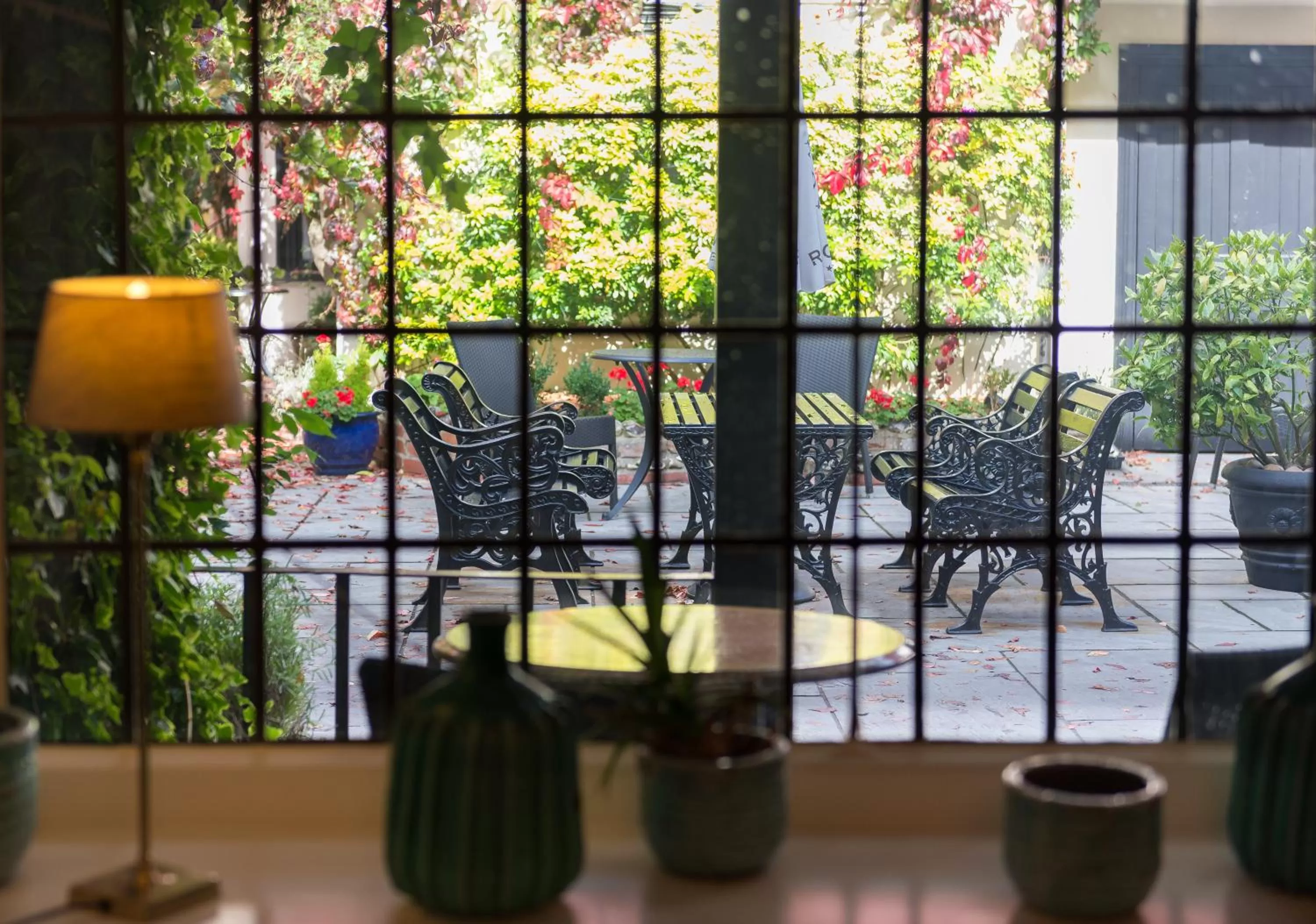 Communal lounge/ TV room in Best Western Red Lion Hotel