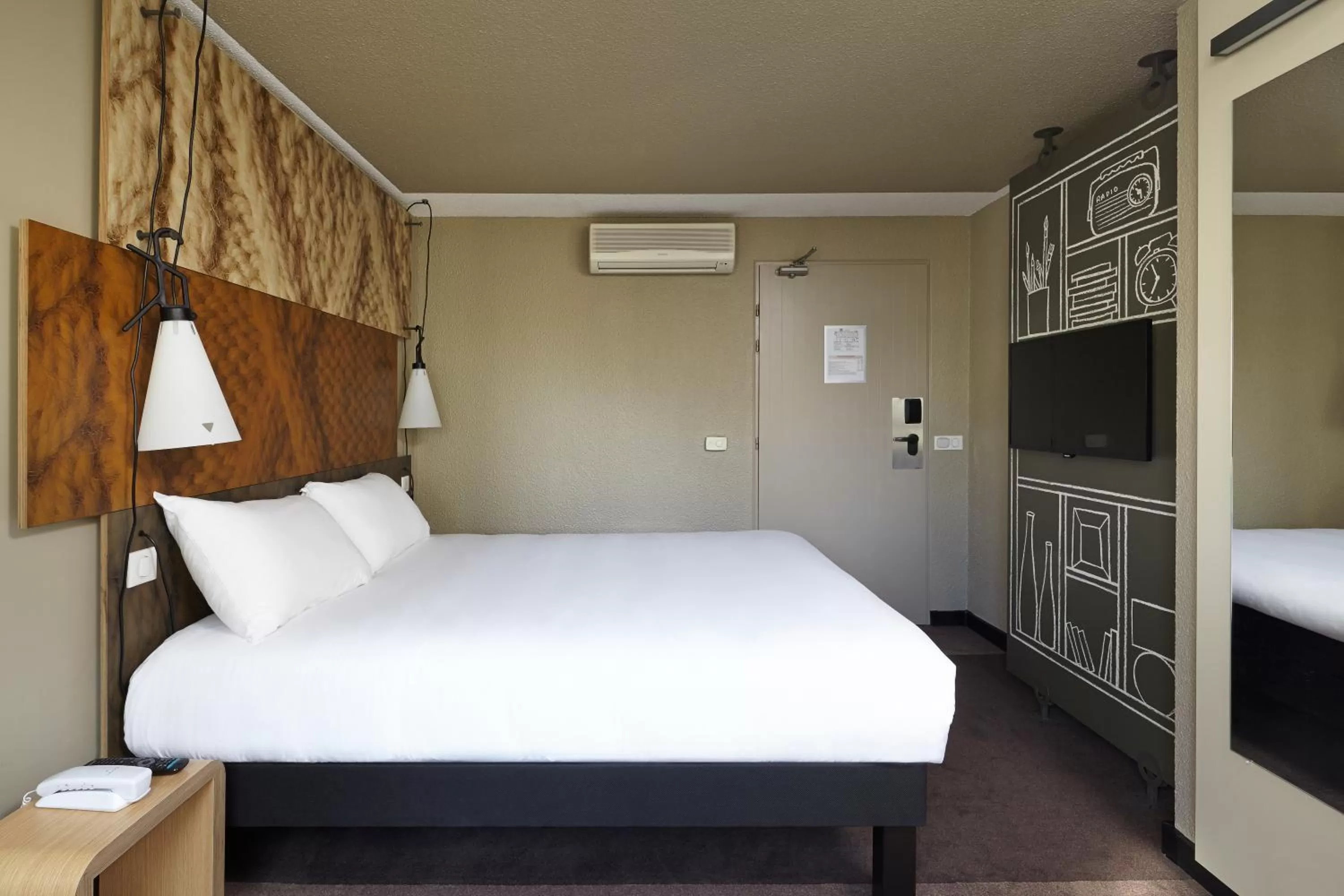 Photo of the whole room, Bed in ibis Marne La Vallee Champs-sur-Marne