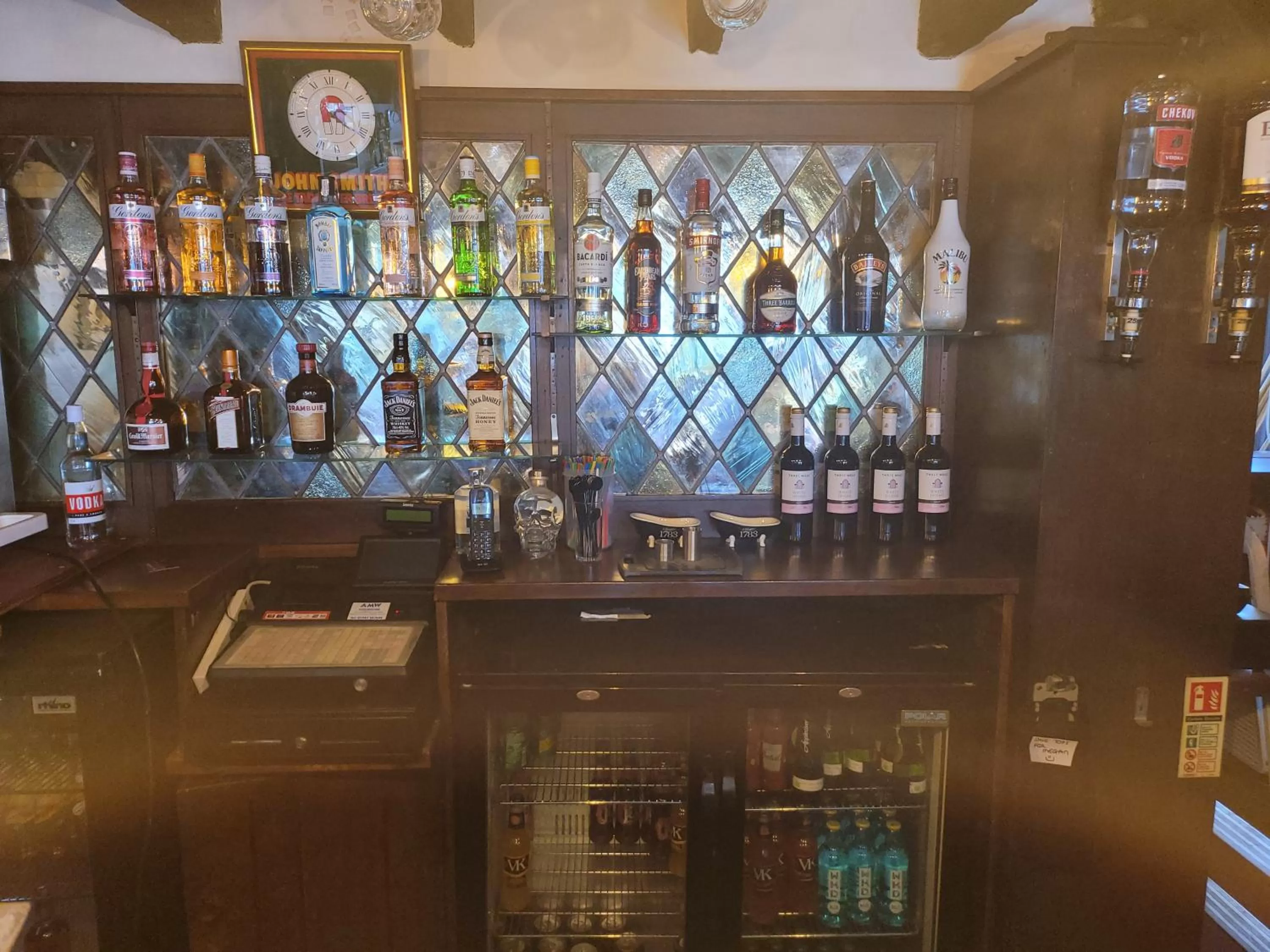 the jackdaw pub SELF CATERING STATIC CARAVAN free breakfast supplied