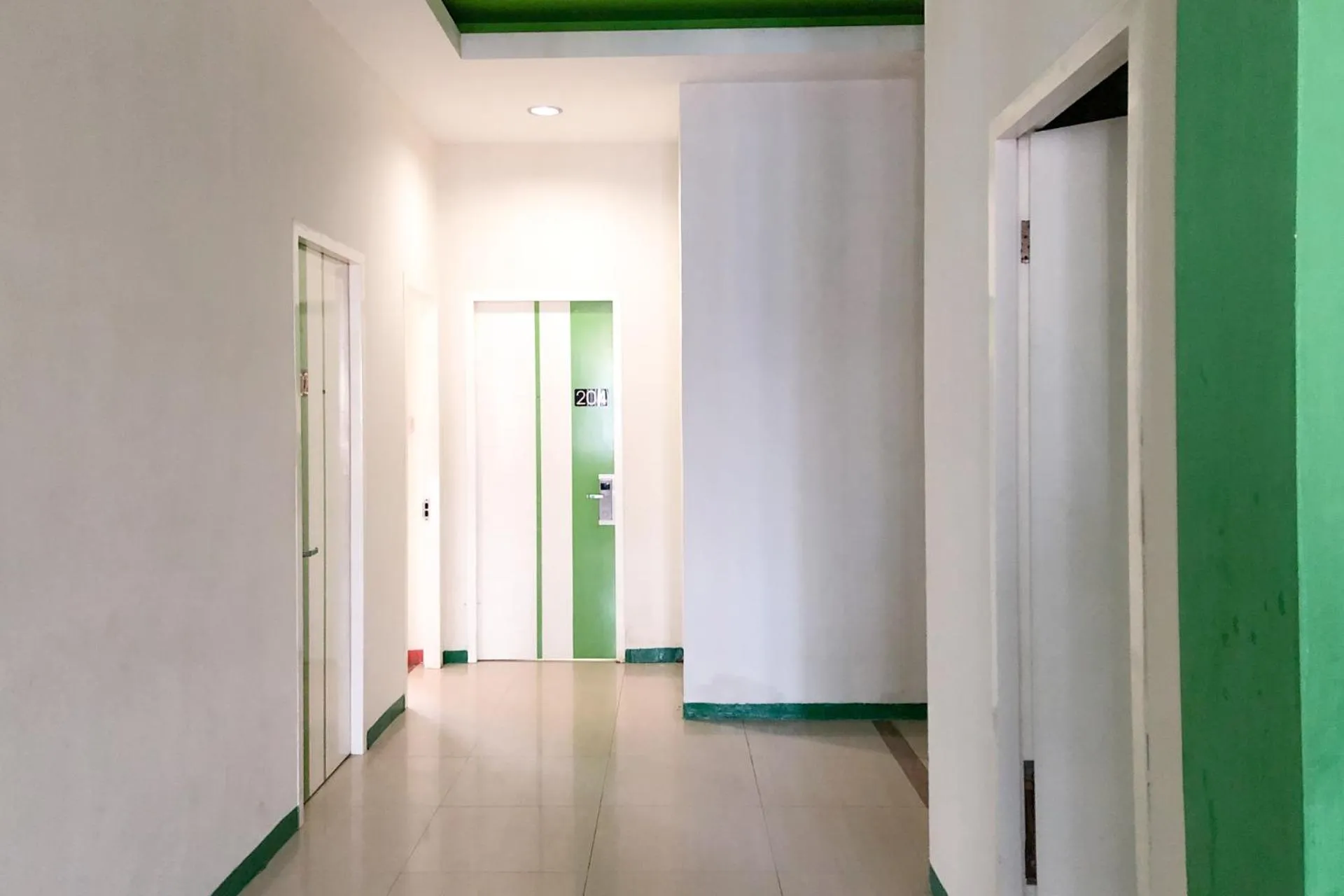 Area and facilities in RedDoorz near Pantai Pede