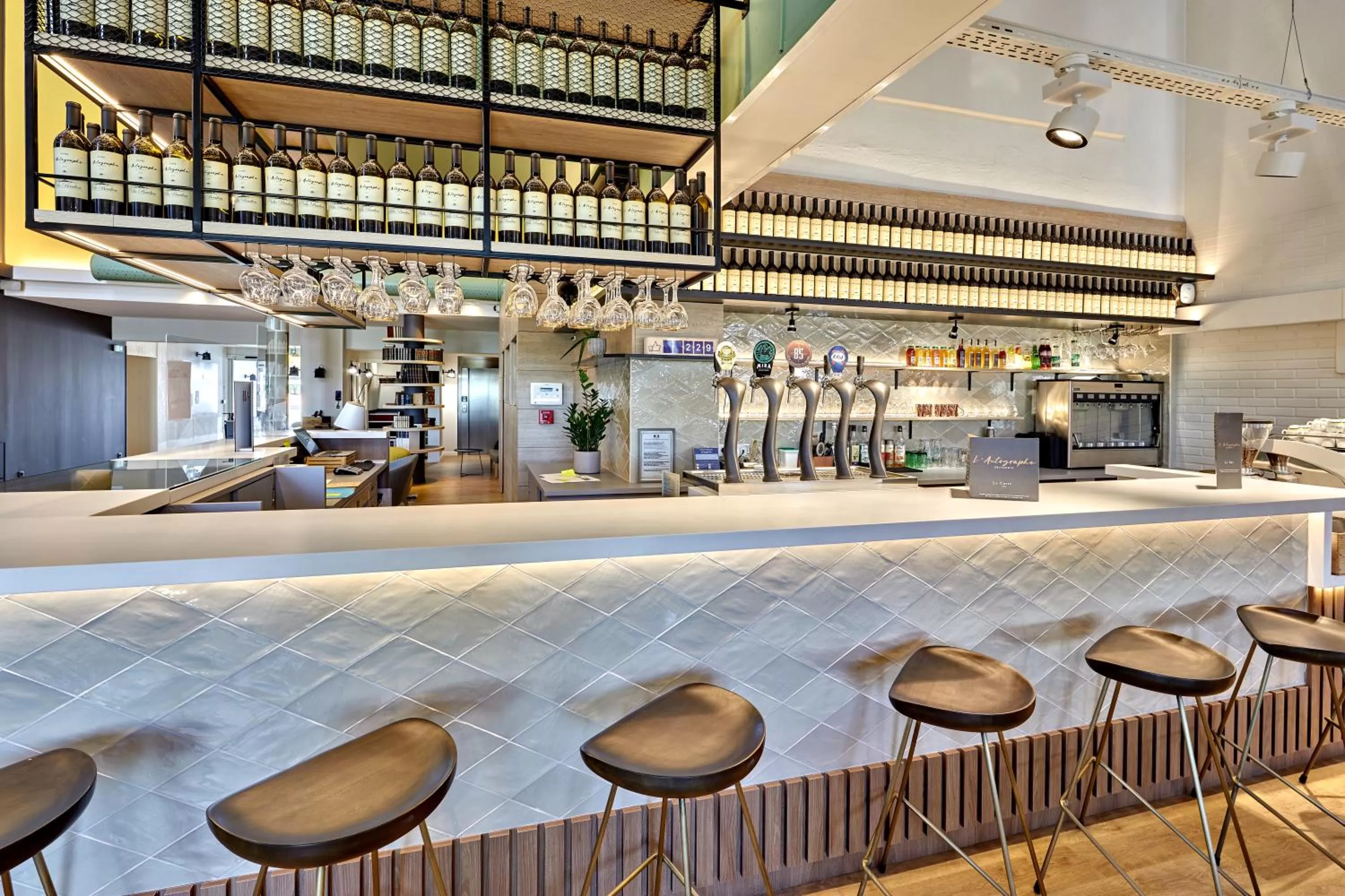 Lounge or bar in ibis La Roche Sur Yon Vendespace