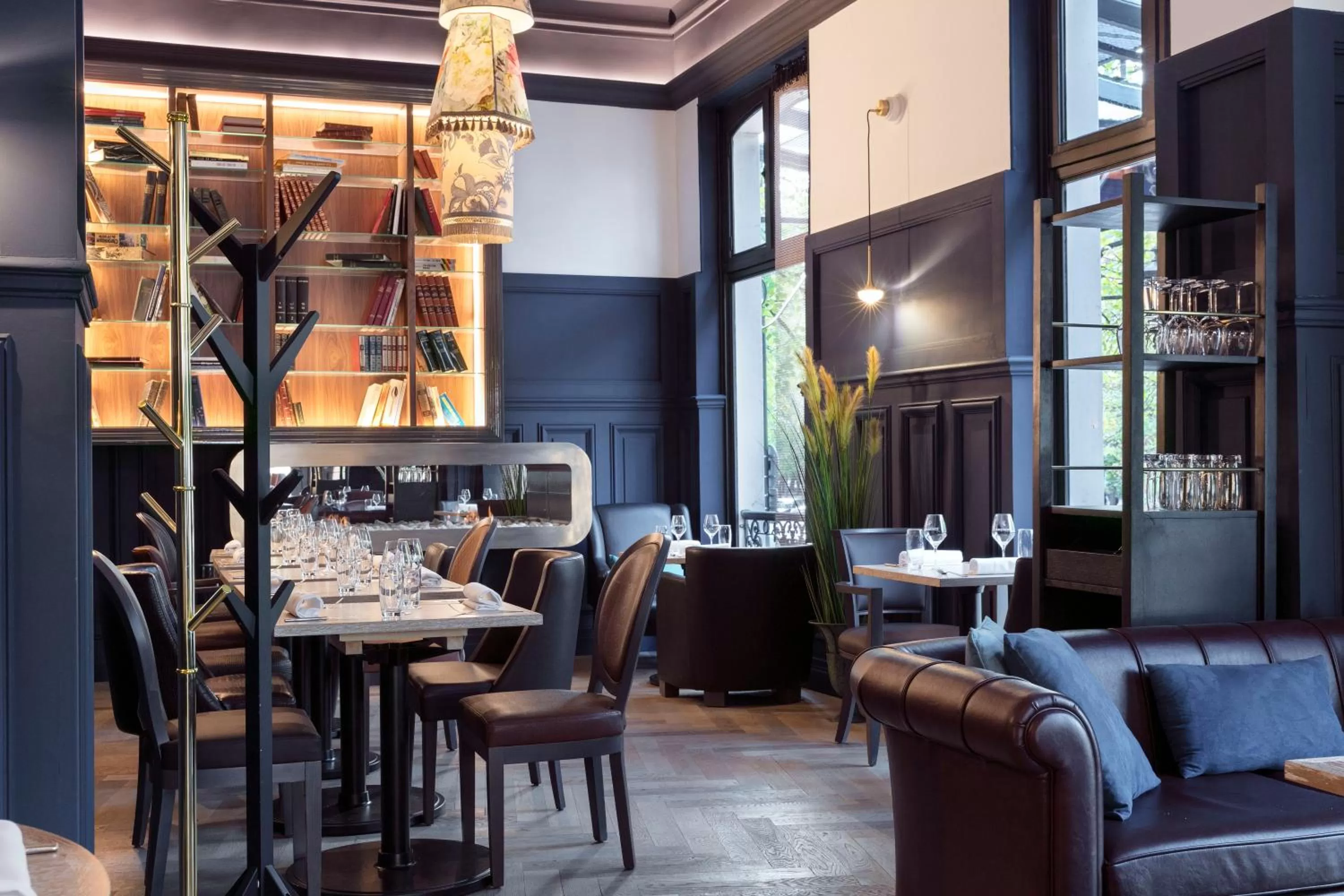 Restaurant/places to eat in Continental Hotel