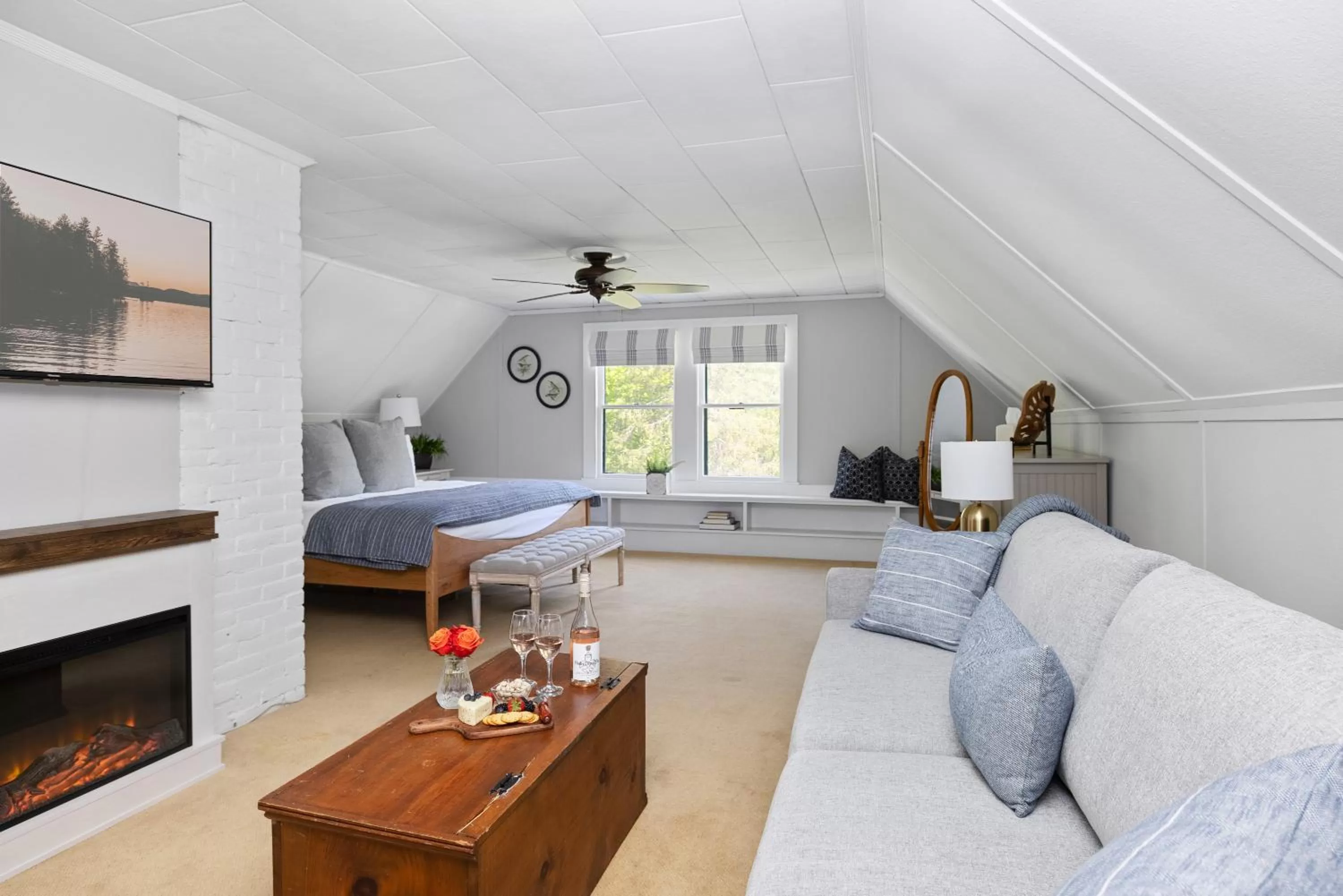 Photo of the whole room in Noble House Inn