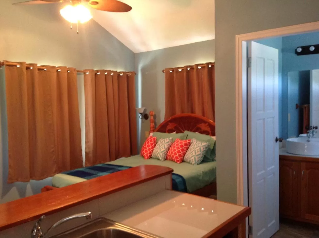 Bed in Tilt-Ta-Dock Resort Belize