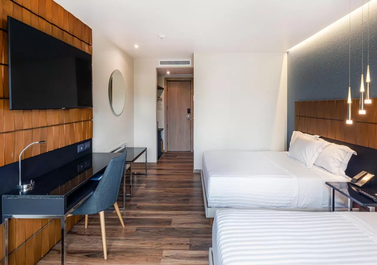 Communal lounge/ TV room, Bed in Hotel Real del Rio