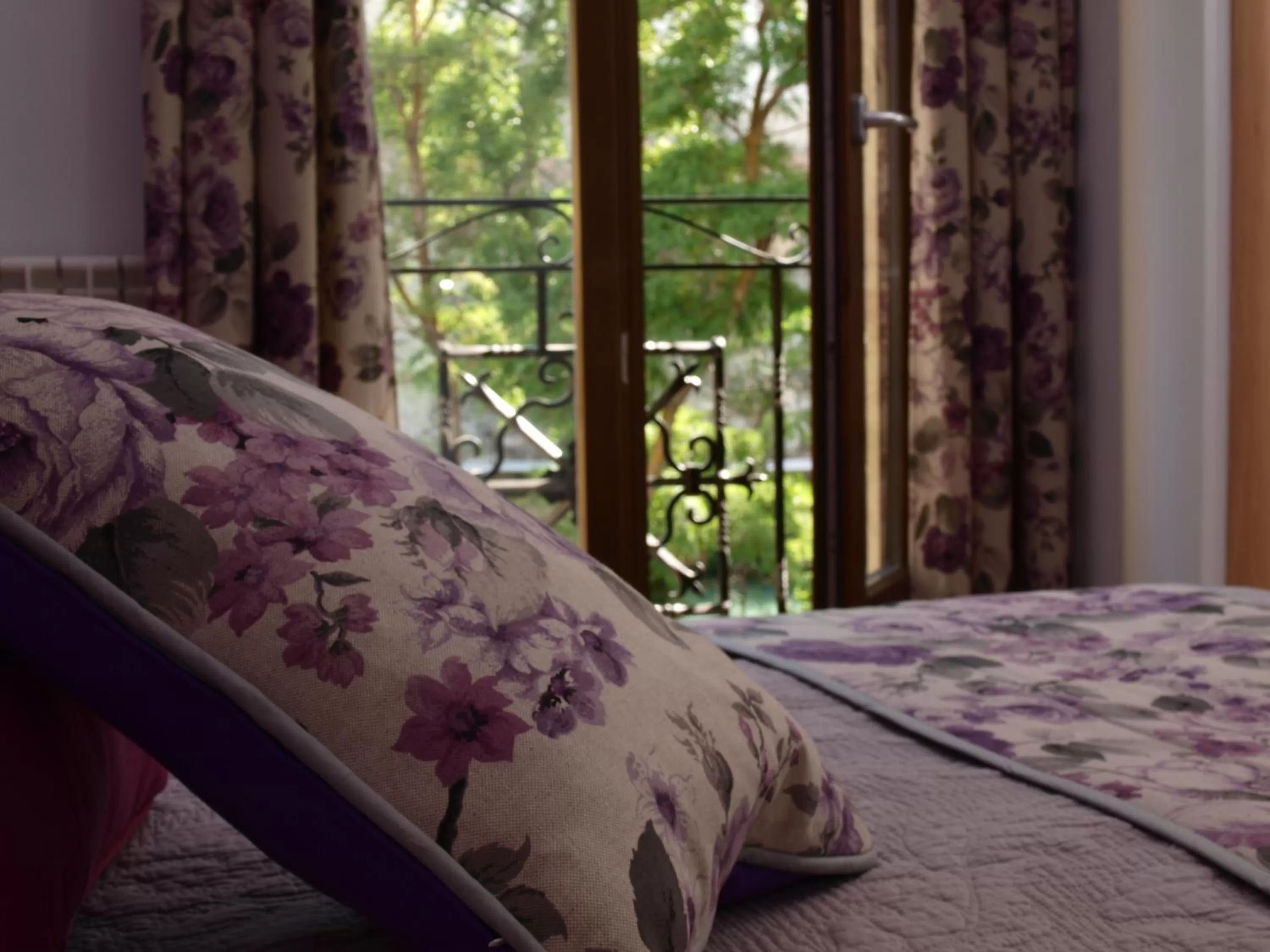 Bed in Hostal La Ribera del Júcar