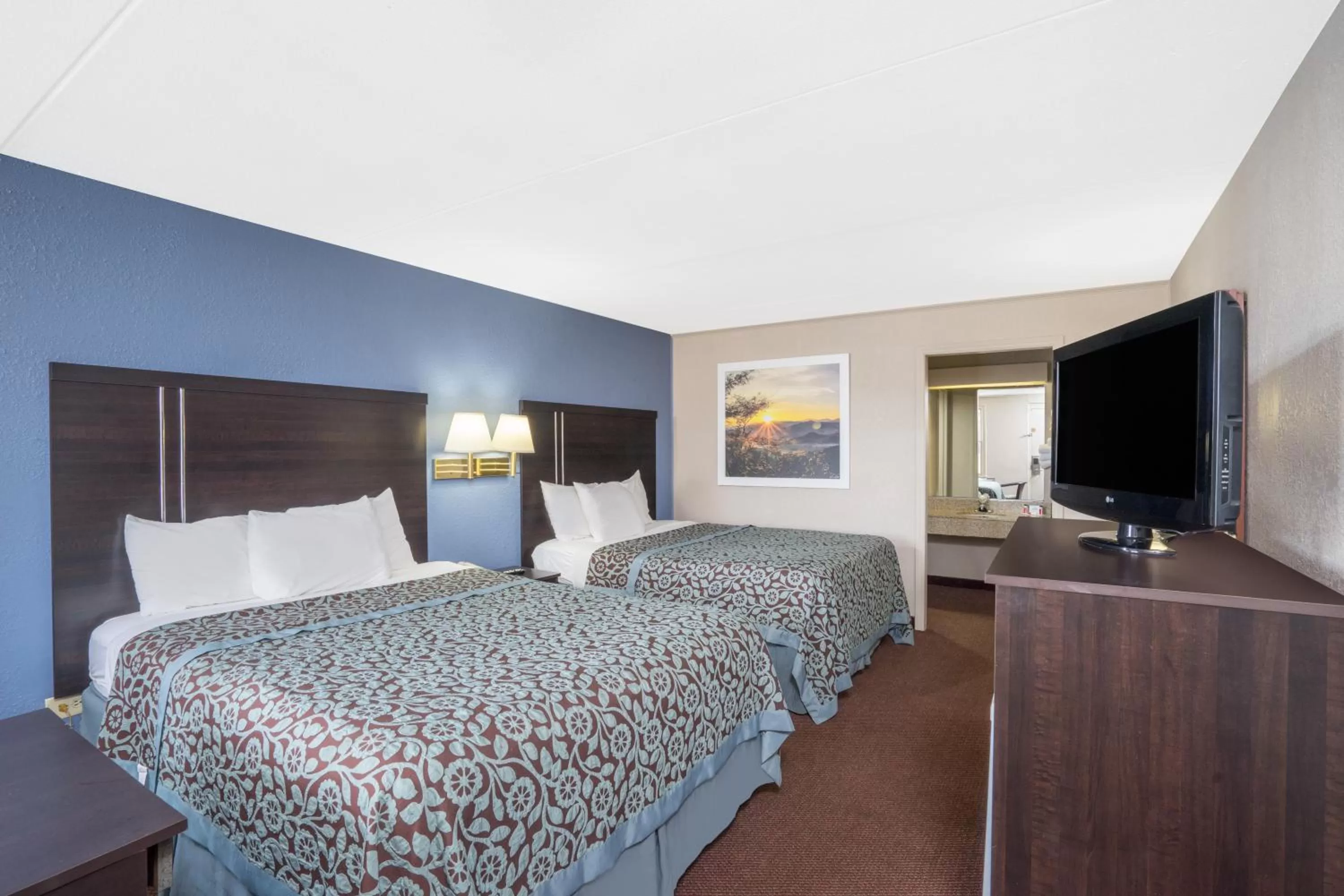 Bed in Days Inn by Wyndham Lincolnton