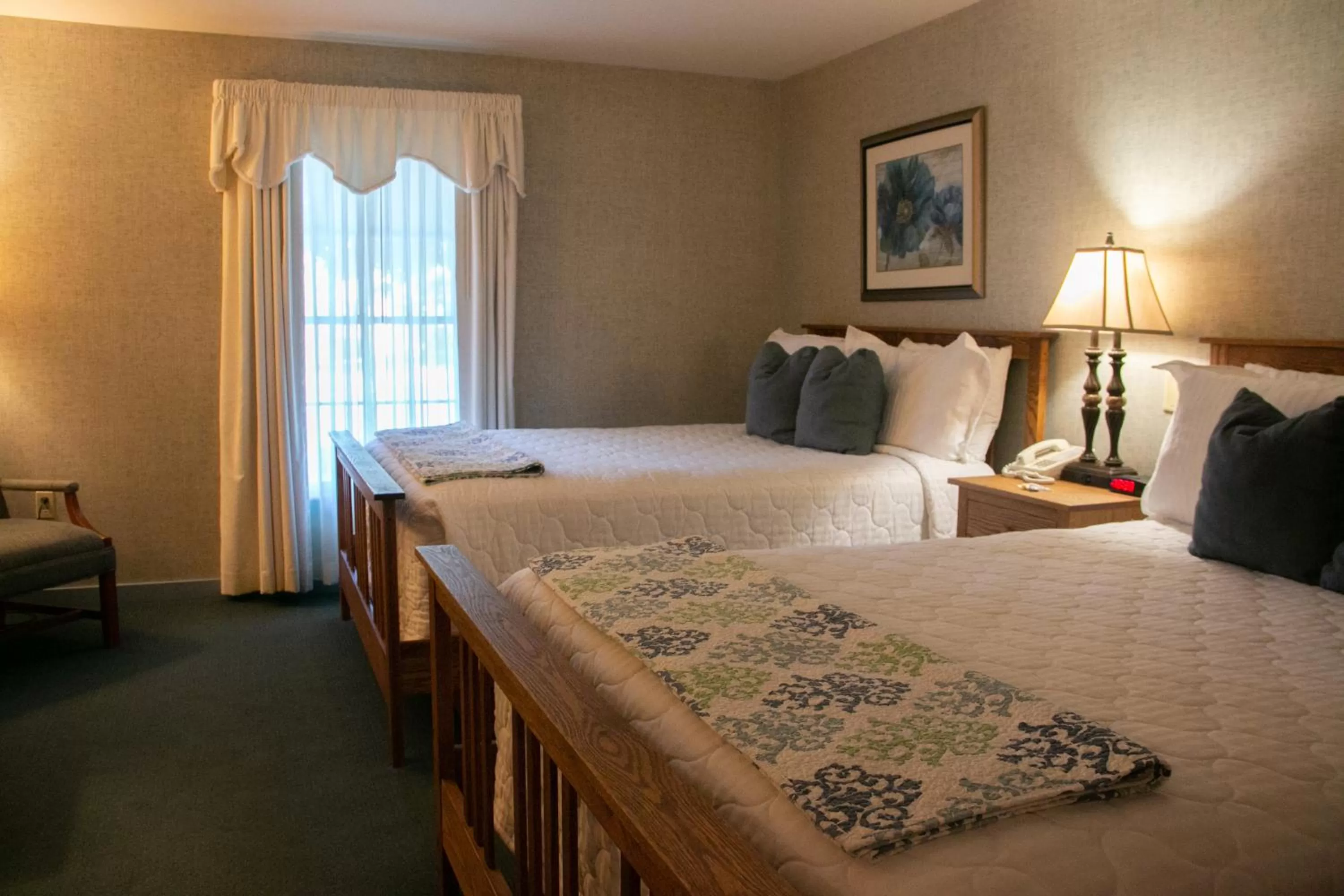 Bed in Essenhaus Inn & Conf. Center