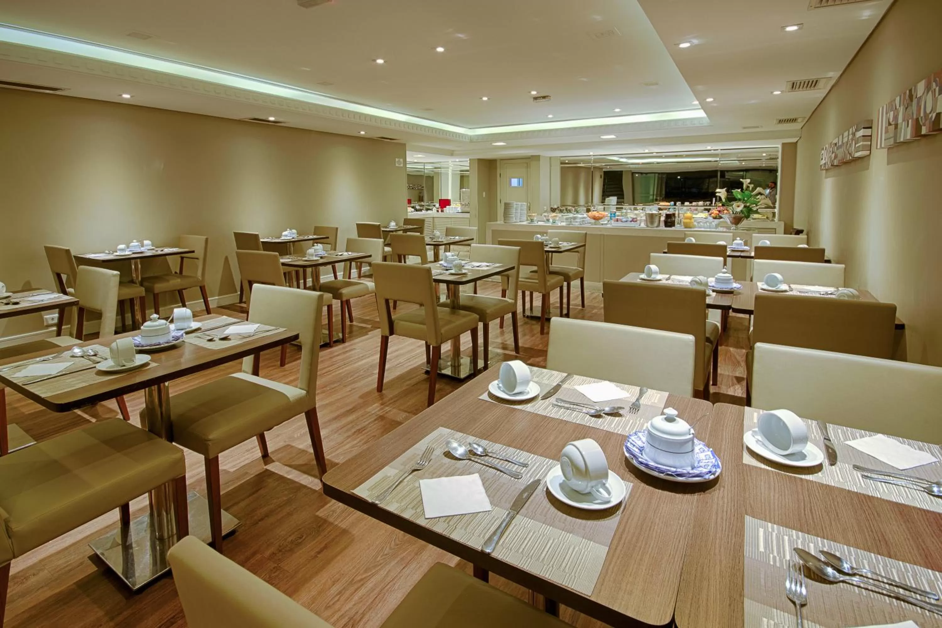 Restaurant/places to eat in Hotel Victoria Villa Curitiba by Nacional Inn