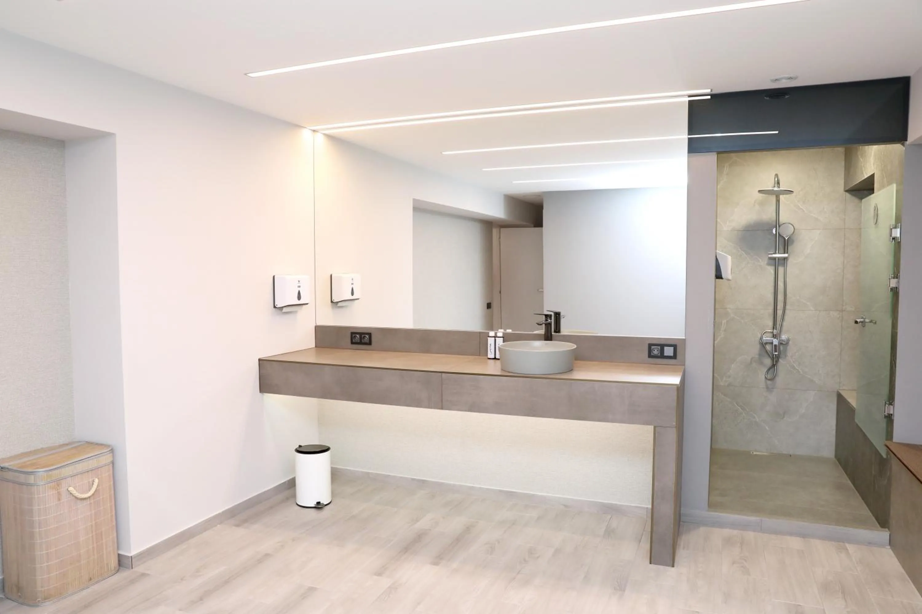 Shower in Best Western Plus Paradise Hotel Dilijan