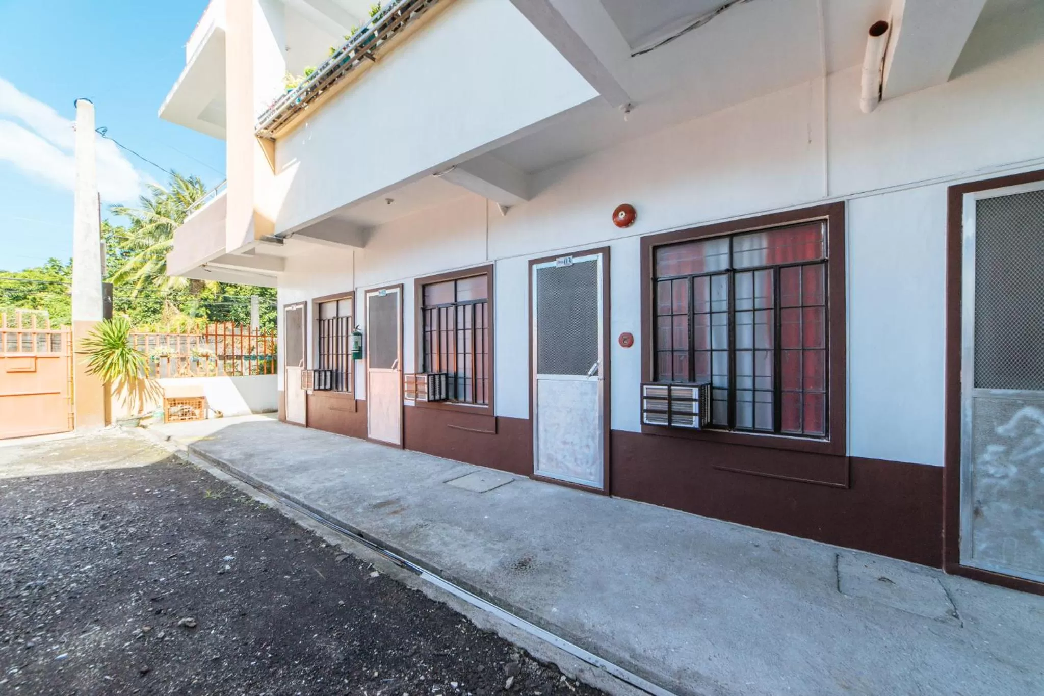 Facade/entrance in RedDoorz at Pag Asa Rawis Legazpi