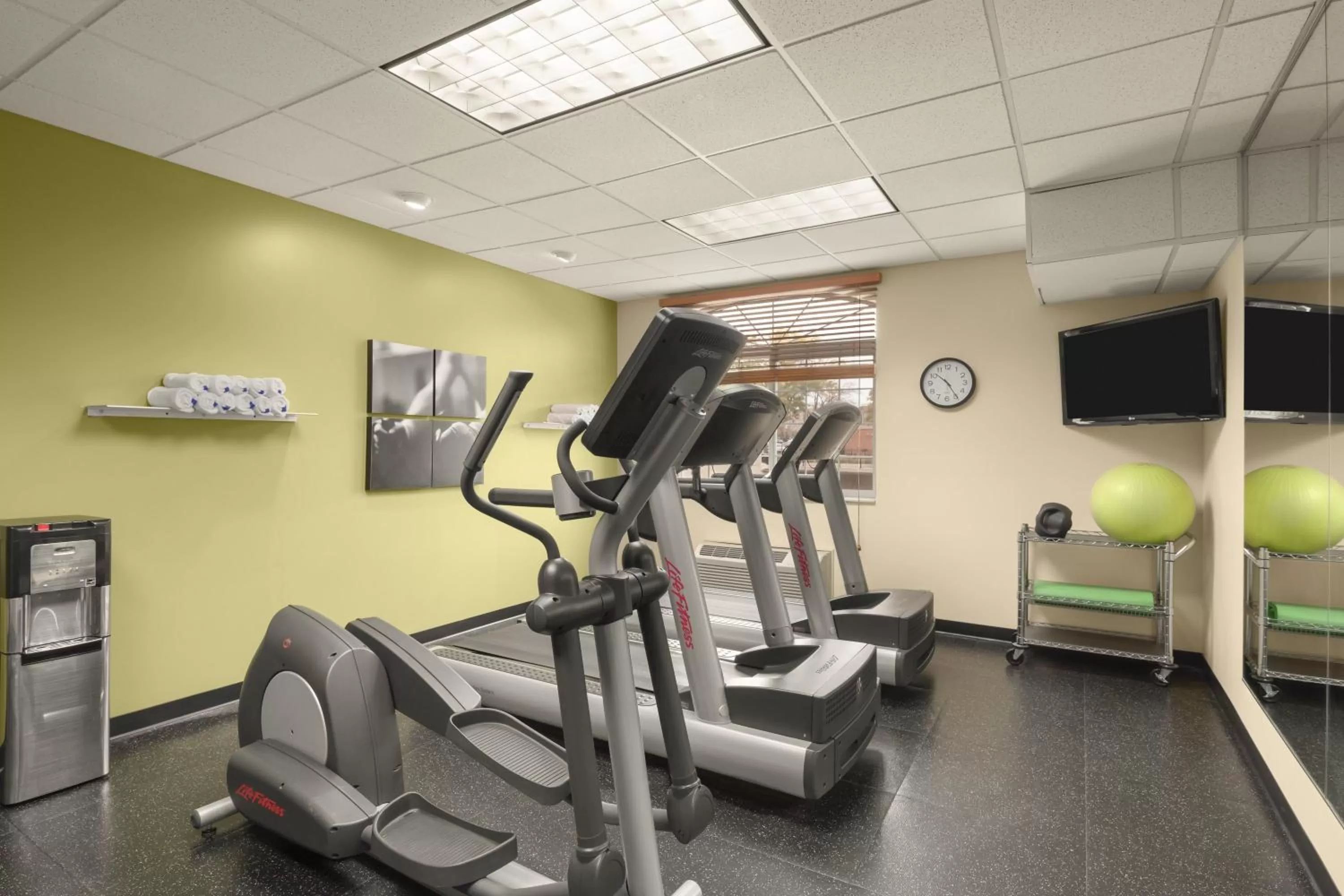 Fitness centre/facilities in Country Inn & Suites by Radisson, Sioux Falls